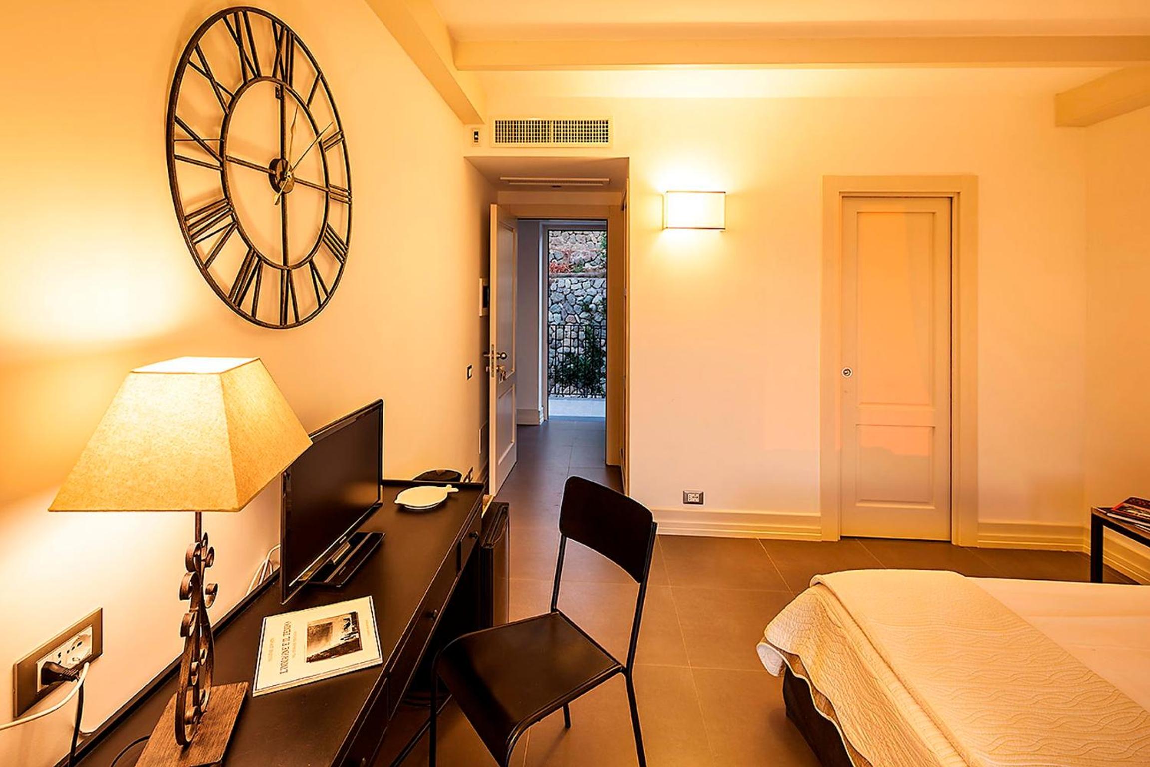 Deluxe Double Room with Balcony and Sea View