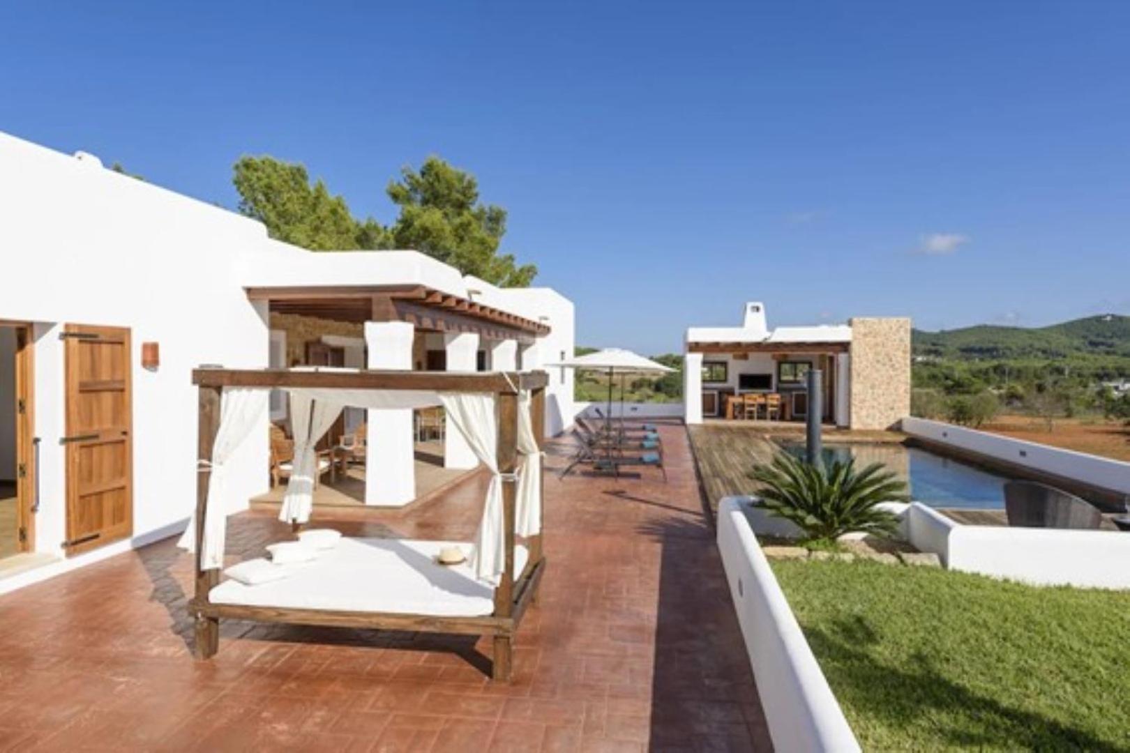 Villa photo 2