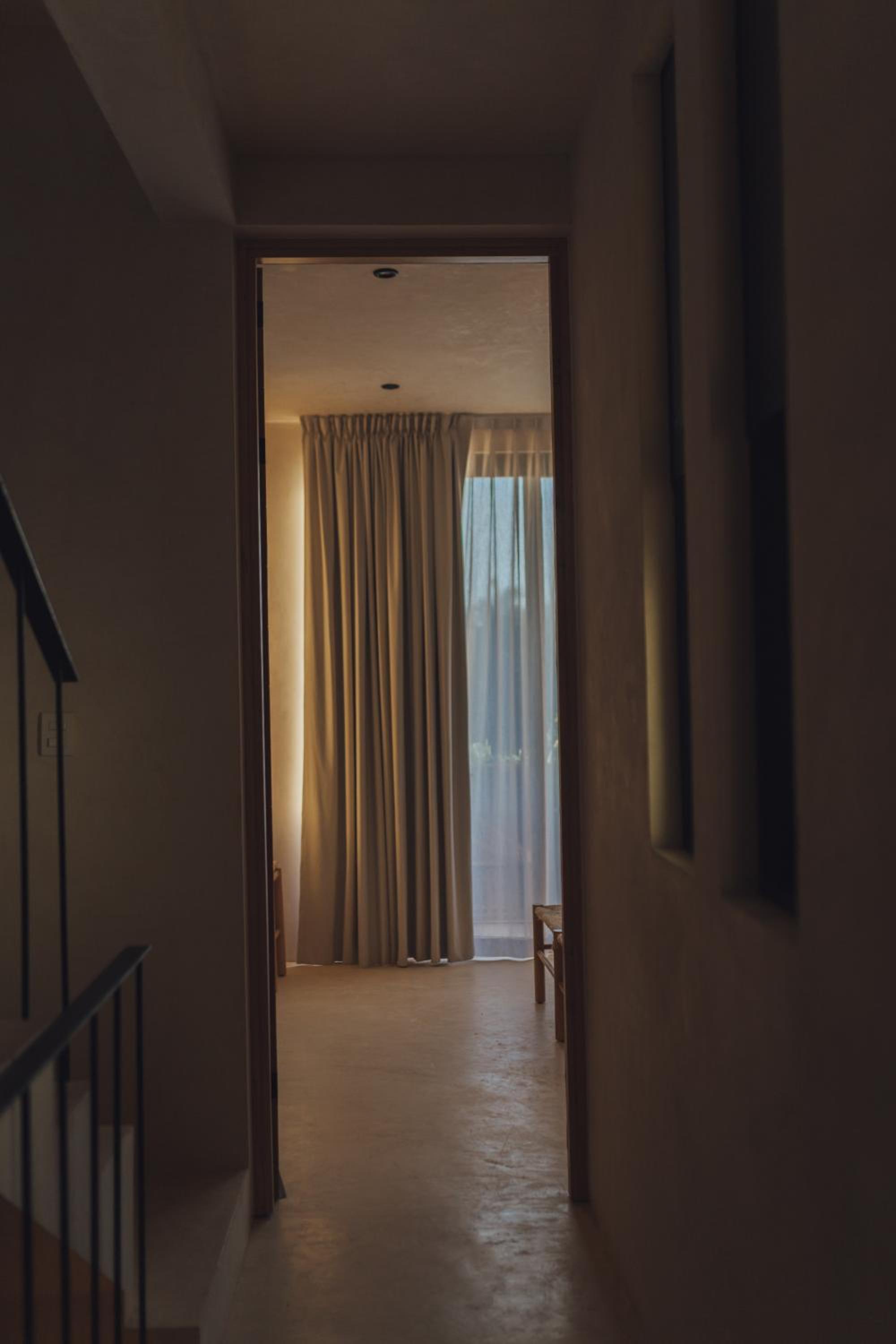 King Suite with Balcony - Photo 16