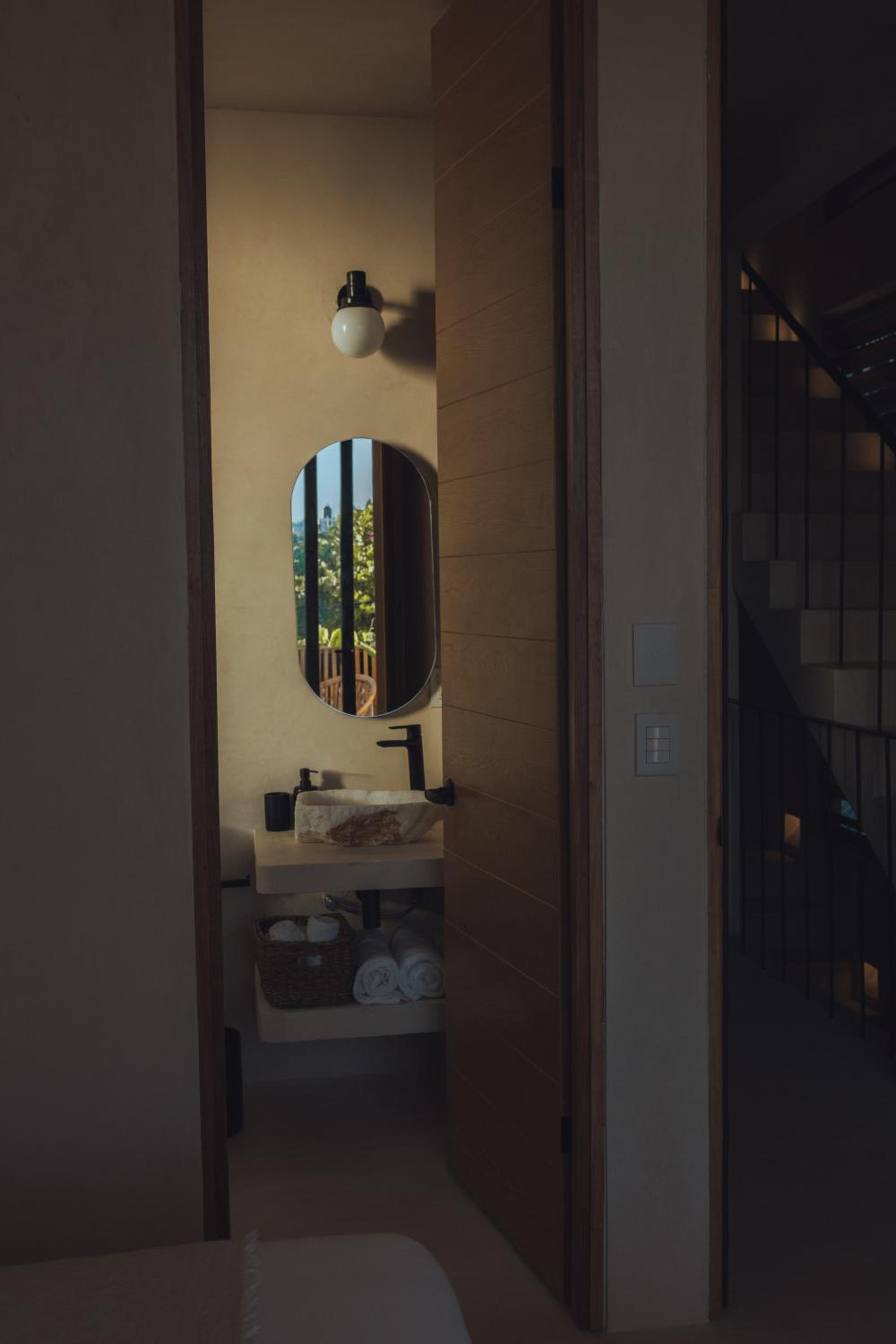 King Suite with Balcony - Photo 15