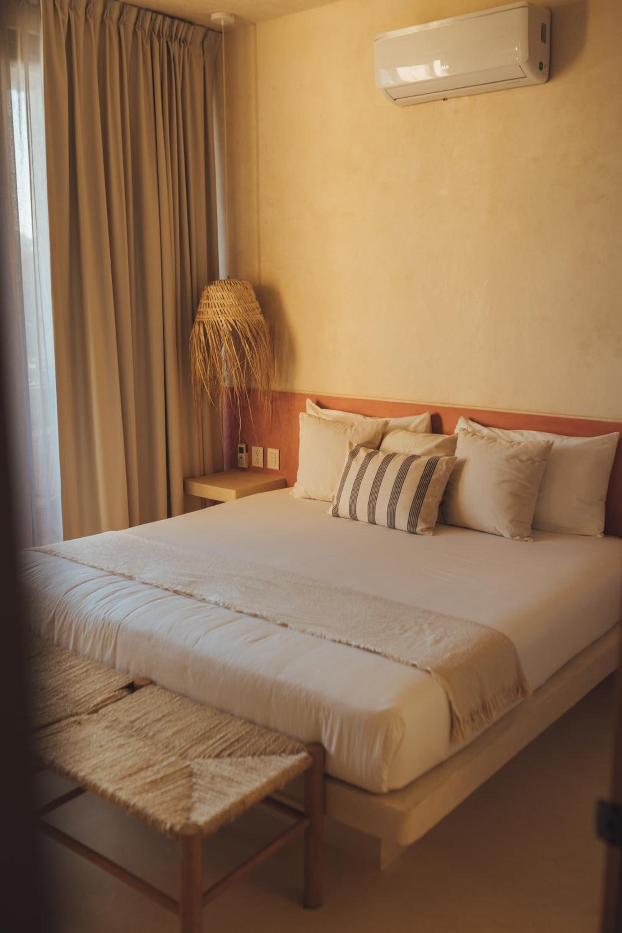 King Suite with Balcony - Photo 33