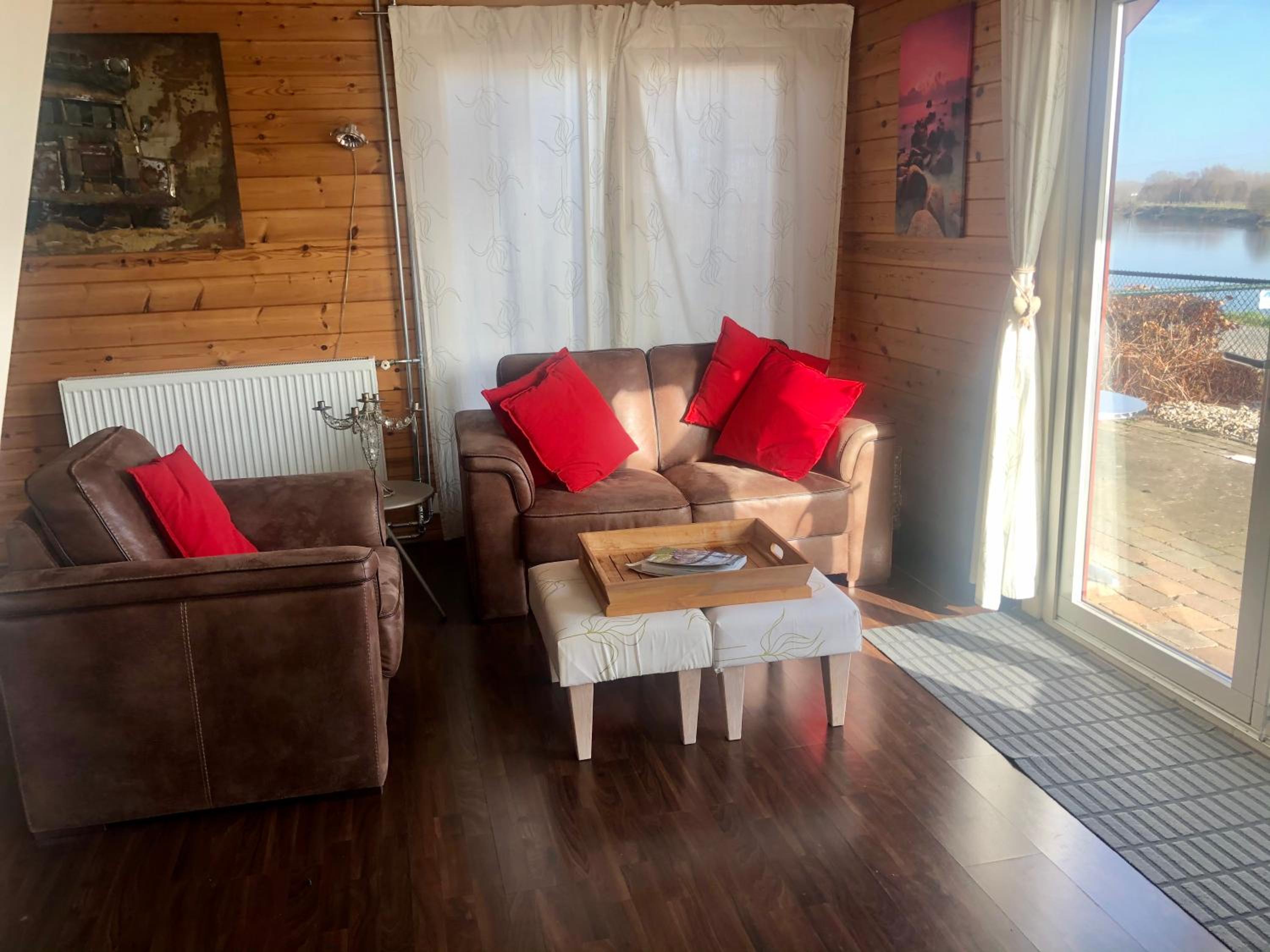 Three-Bedroom Cottage - Photo 21
