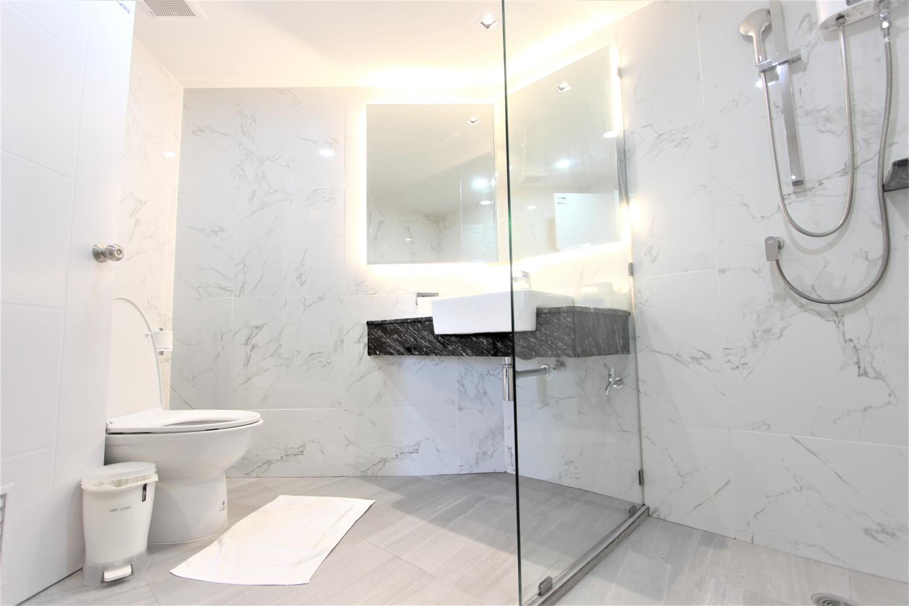Deluxe Twin Room - Photo 11