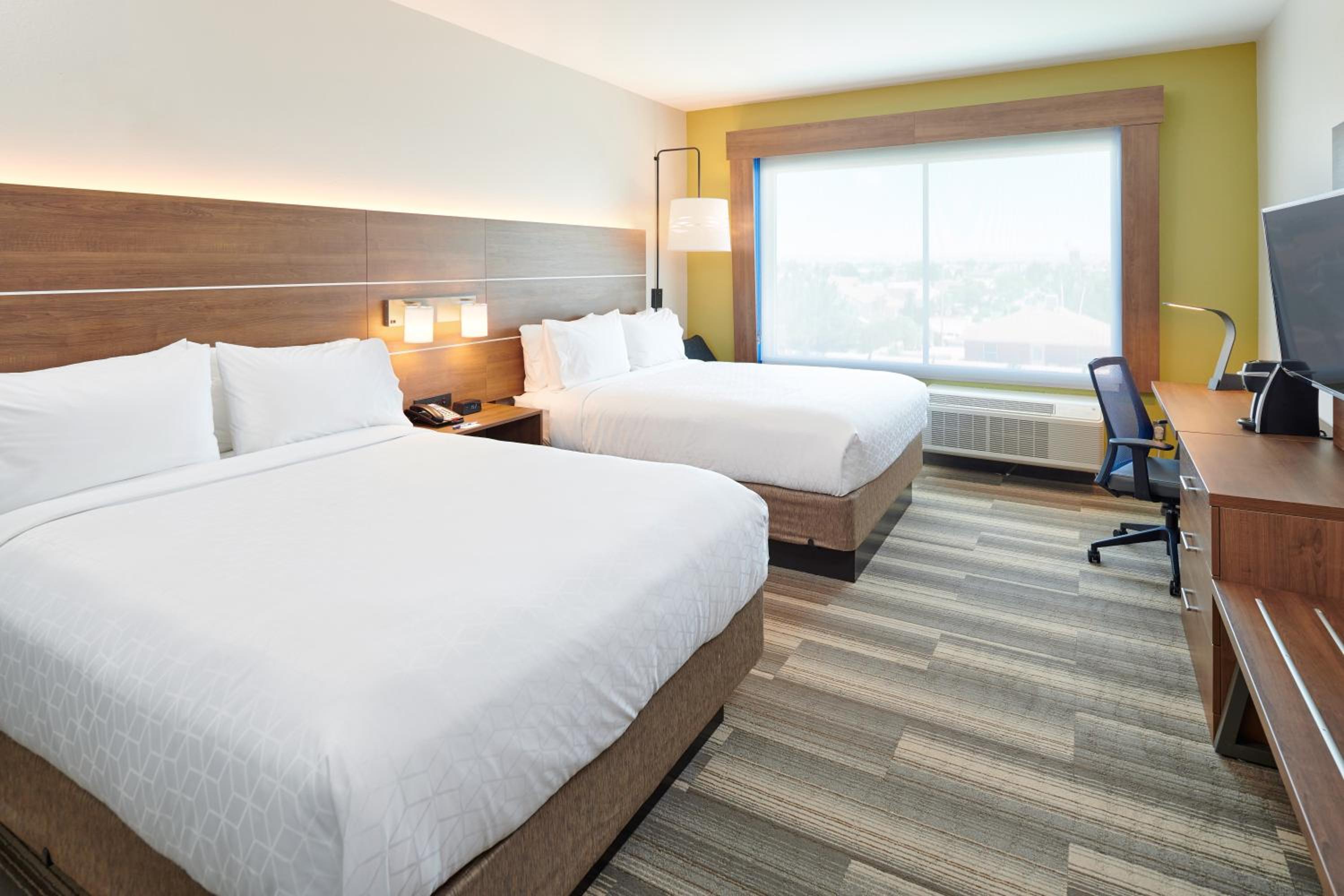 Standard Room with Two Queen Beds - Photo 1
