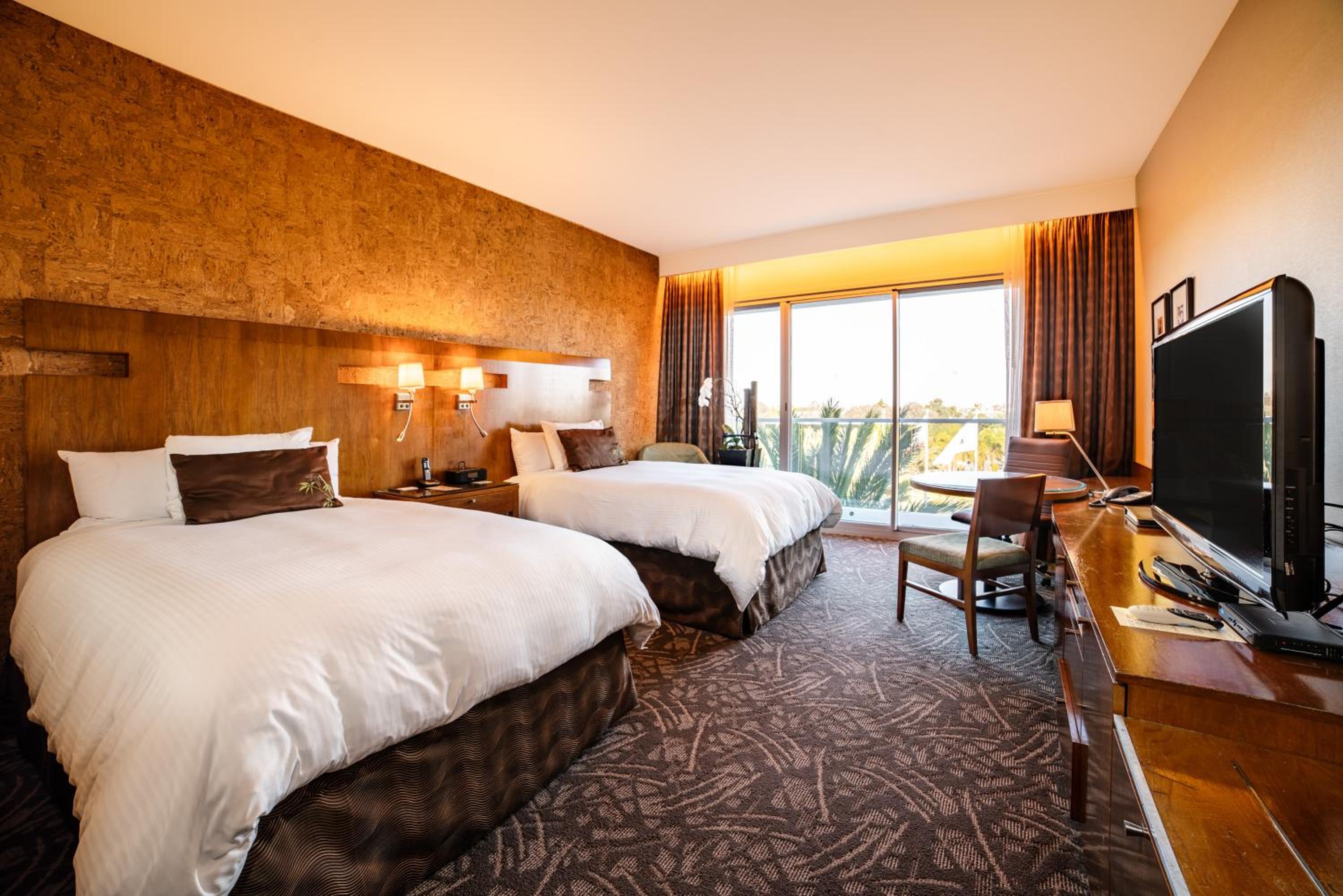Double Room with Two Double Beds - Photo 2
