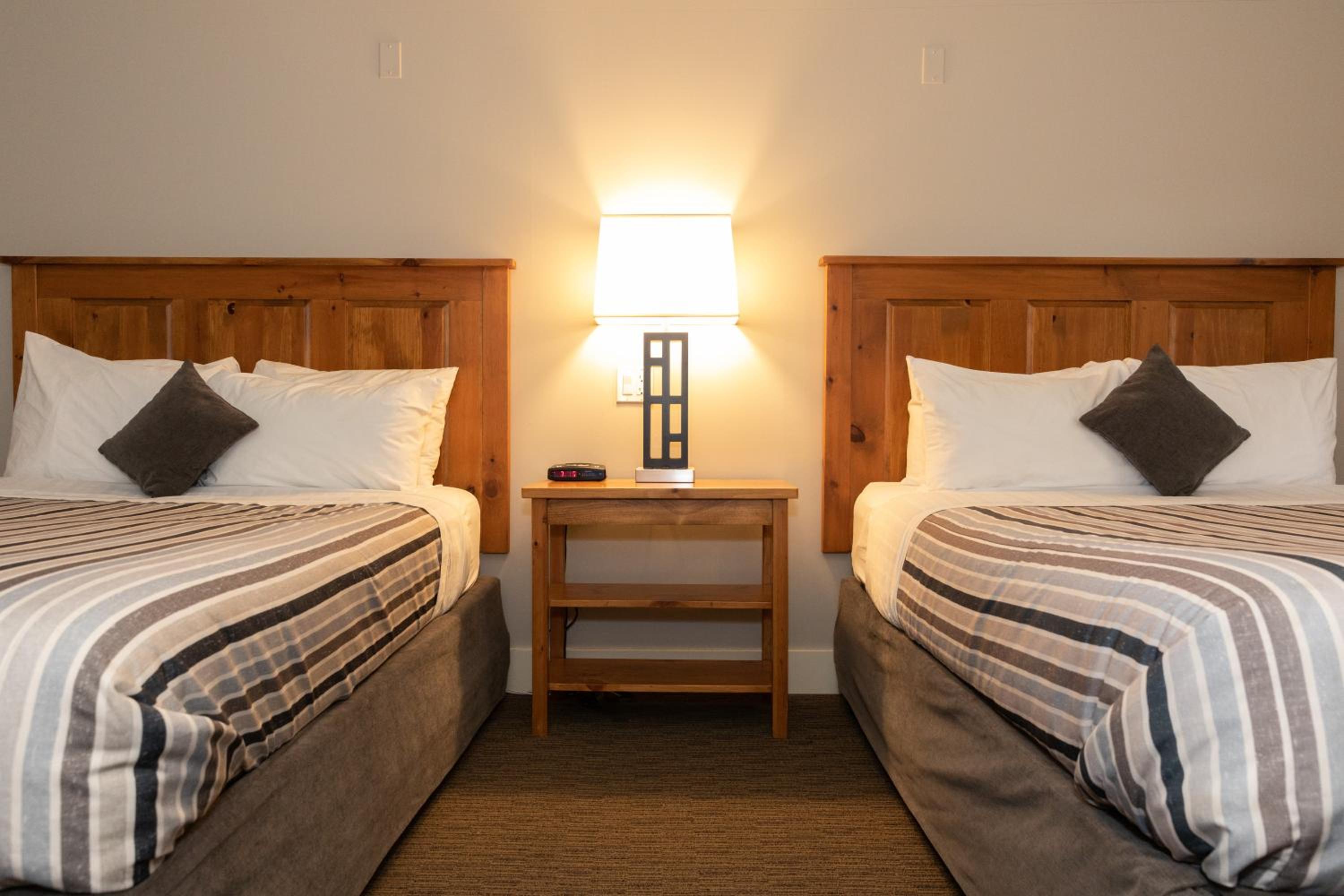 Queen Room with Two Queen Beds photo 1