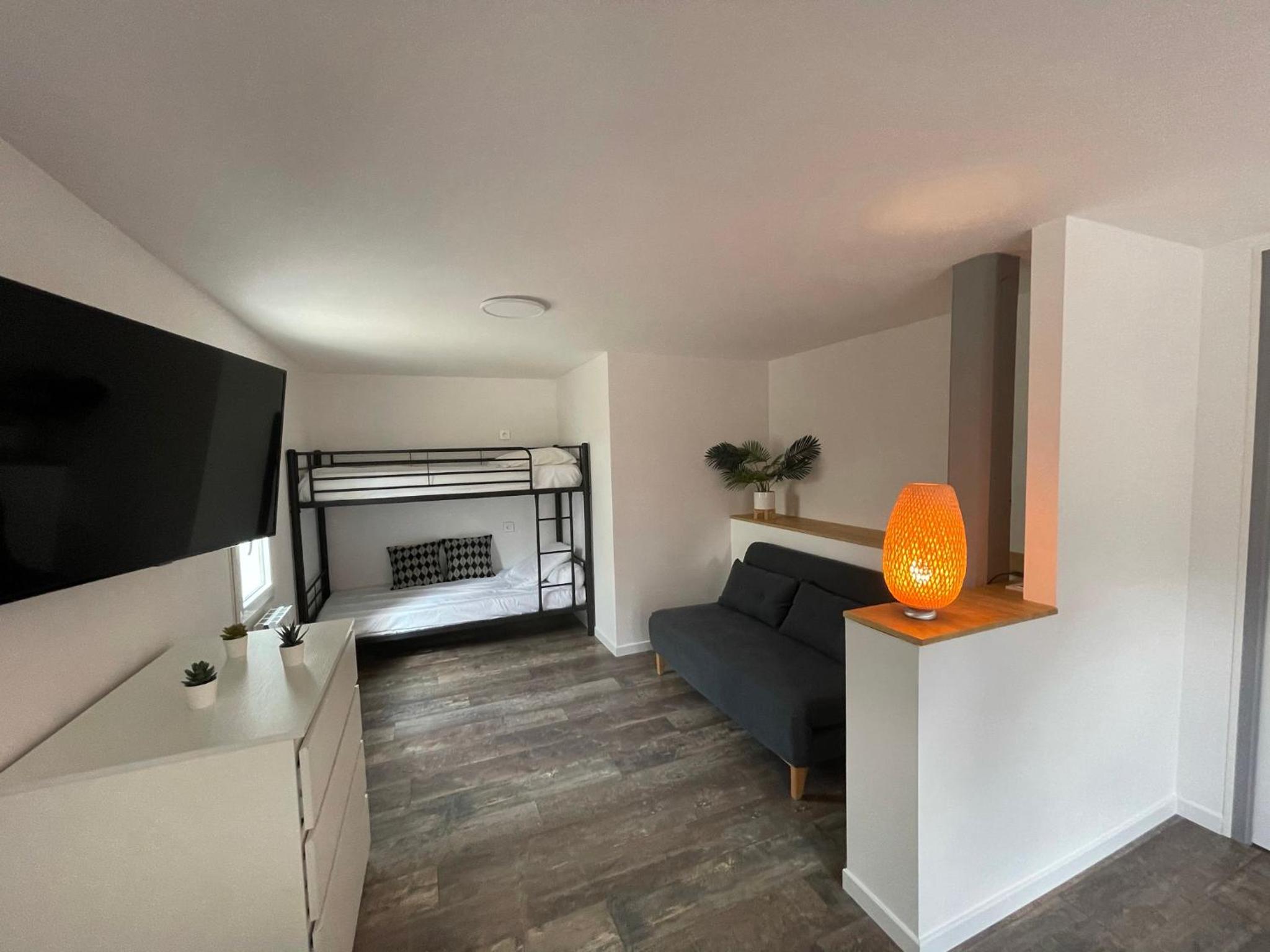 Superior Family Room - Photo 1