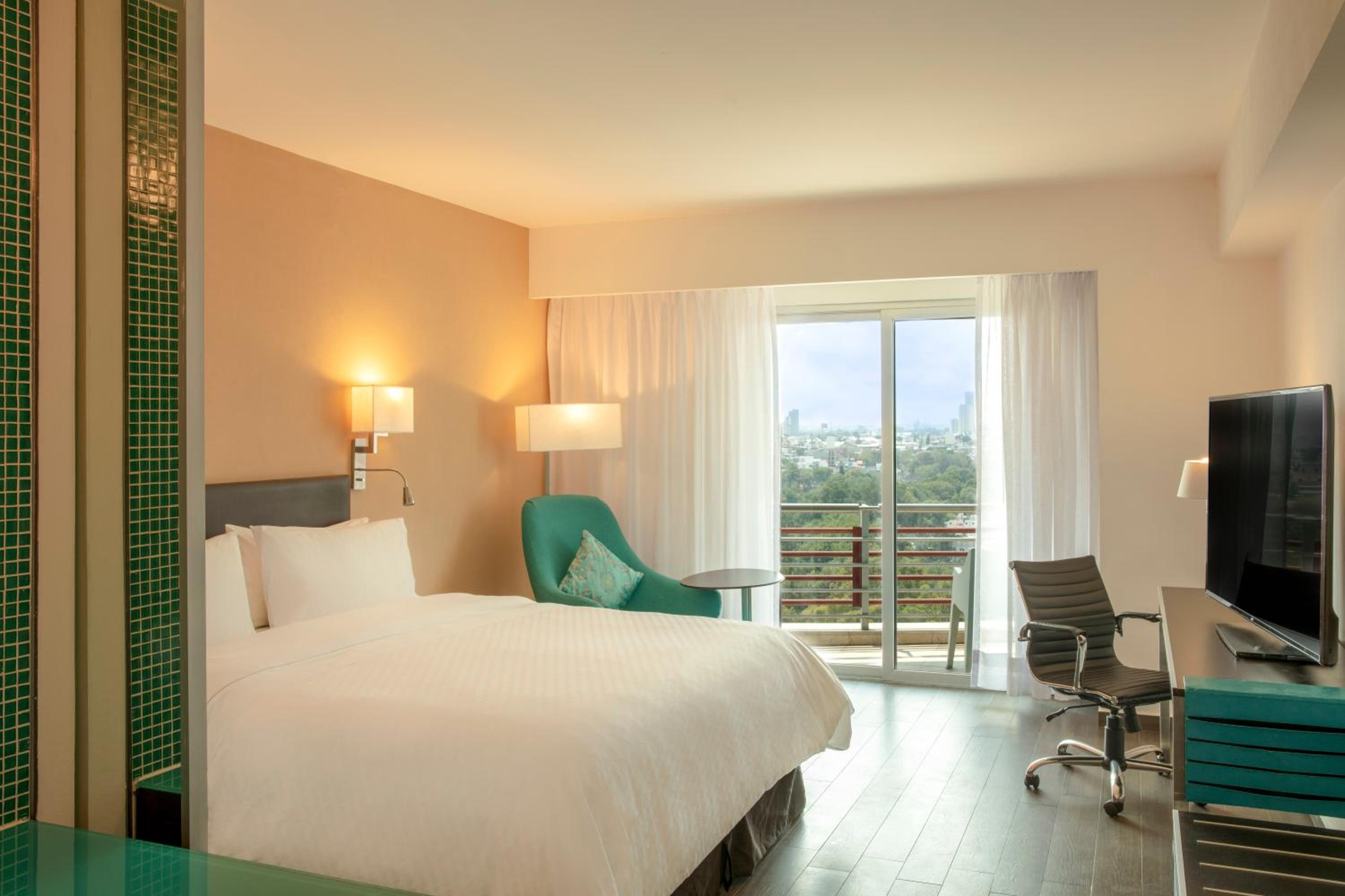 Deluxe King Room - Photo 1