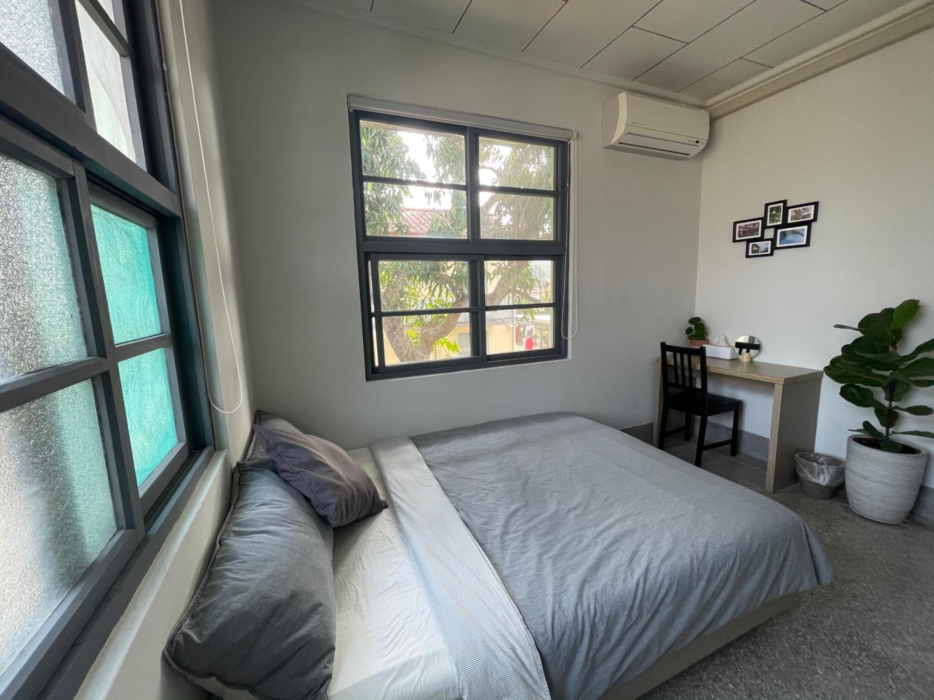 Double Room with Shared Bathroom photo 2