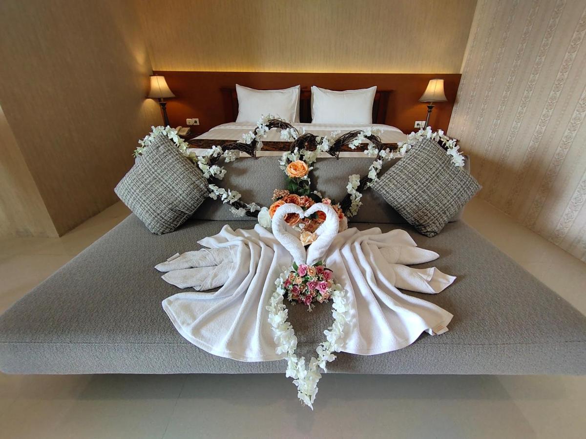 Deluxe King Room - Photo 2