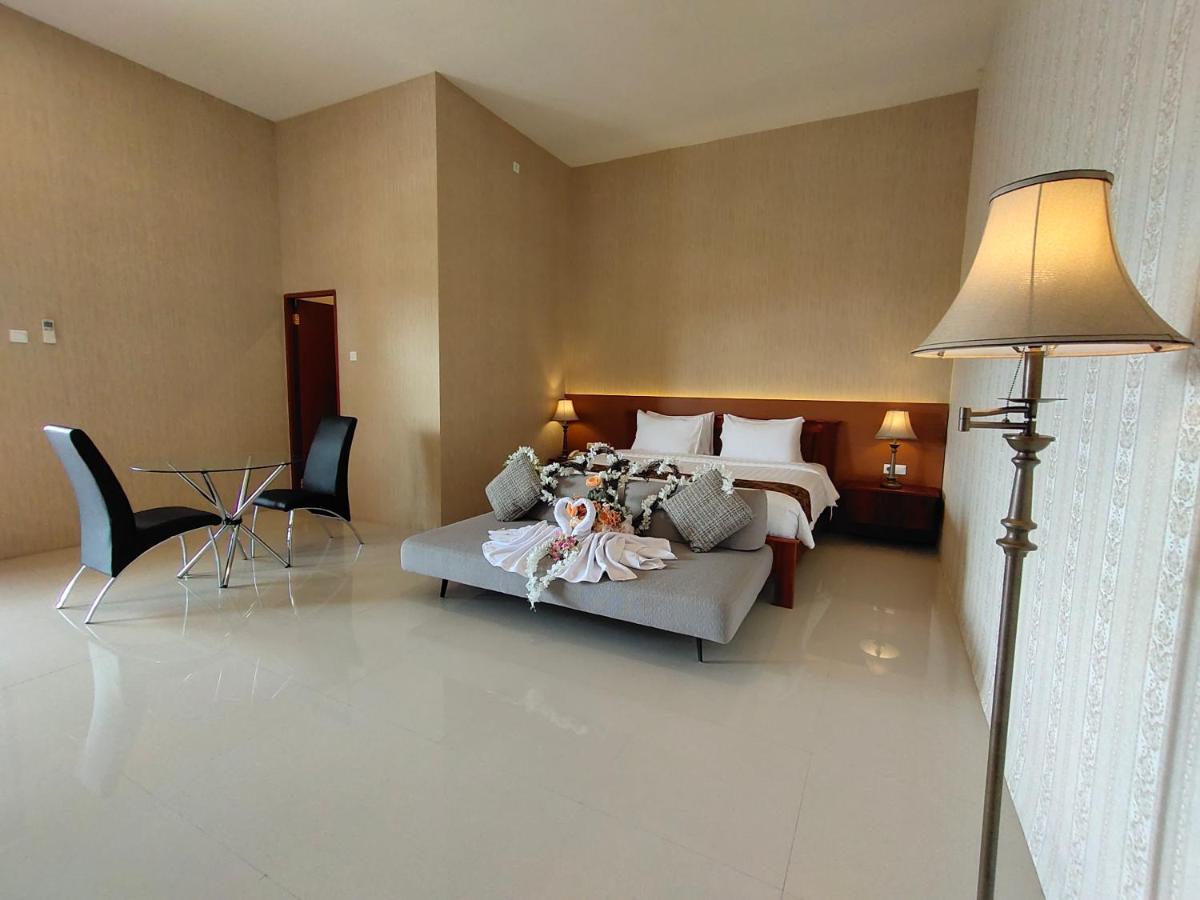 Deluxe King Room - Photo 1