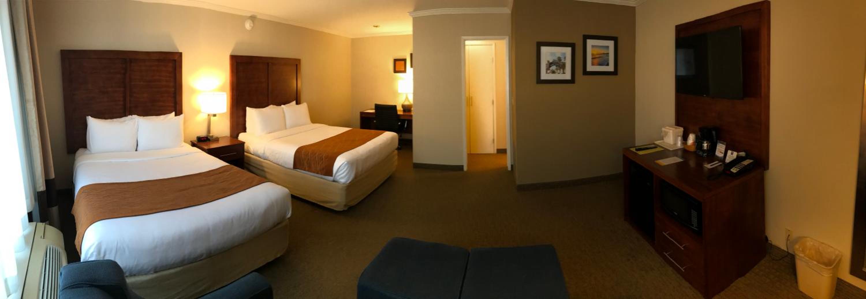 Family Room, 2 Queen Beds and Sofa Bed, Non Smoking photo 2