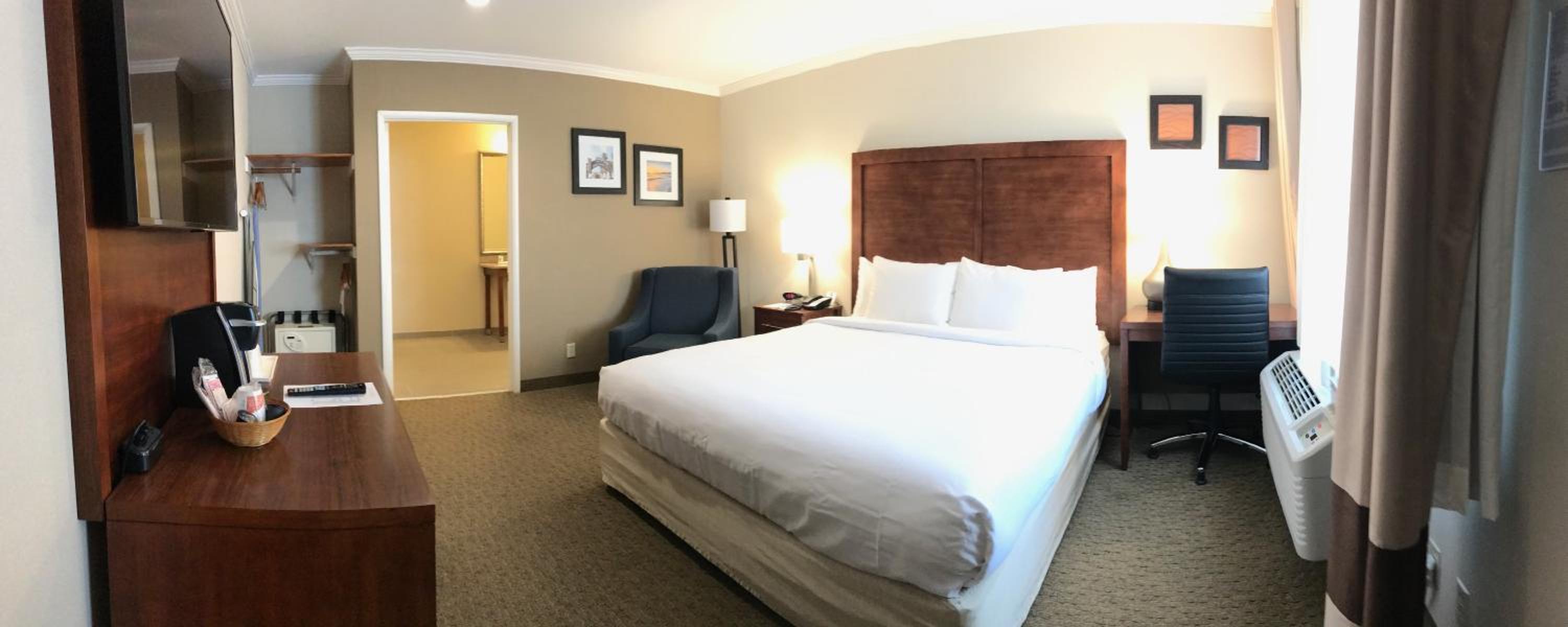 Standard Room, 1 King Bed, Accessible Tub, Non Smoking photo 2