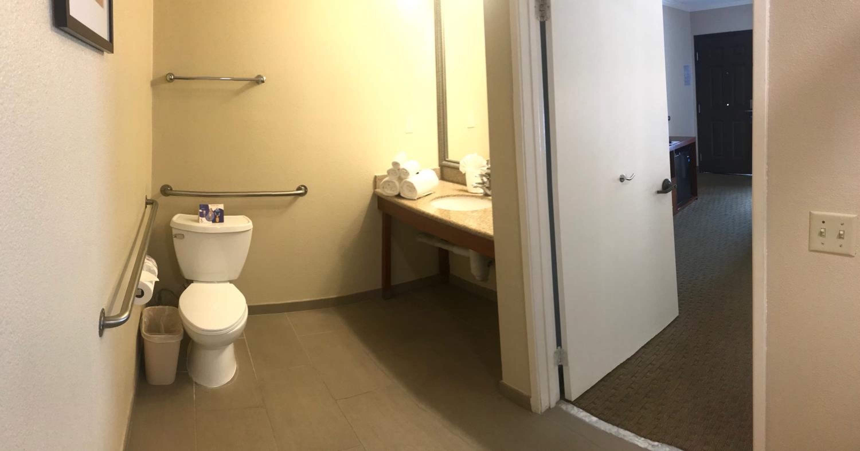 Standard Room, 1 Queen Bed, Accessible Tub, Non Smoking, Courtyard View photo 3