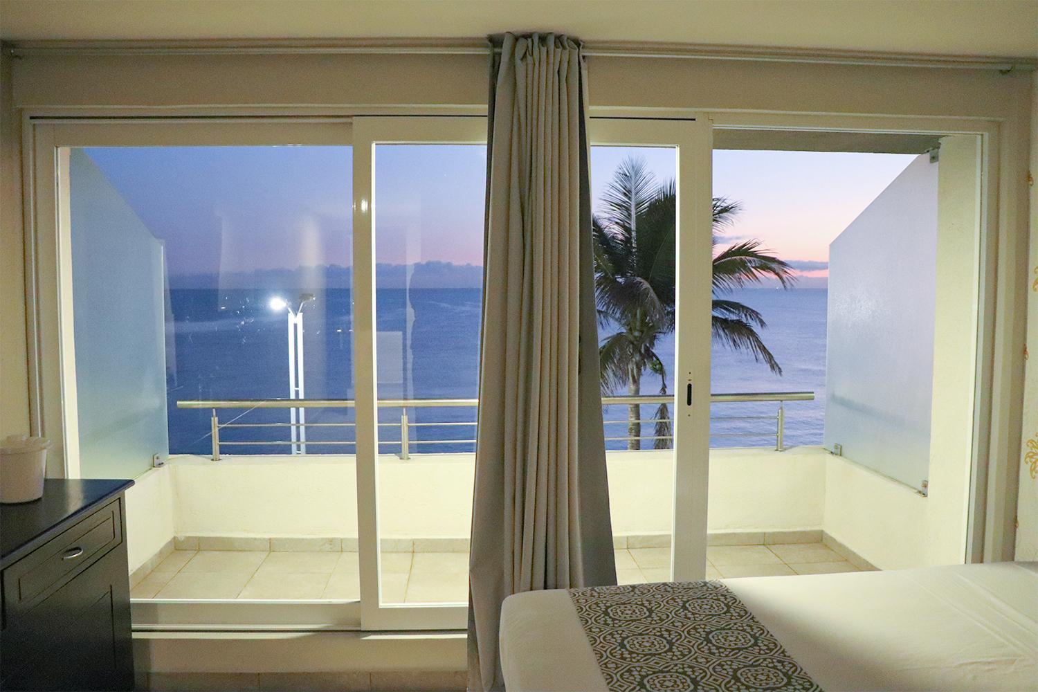 Twin Room with Sea View - Photo 12
