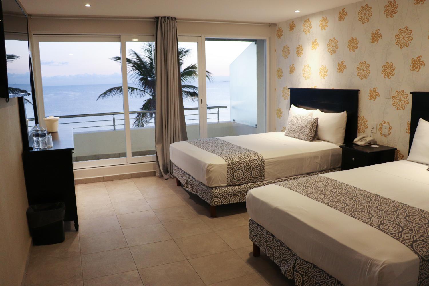 Twin Room with Sea View - Photo 9