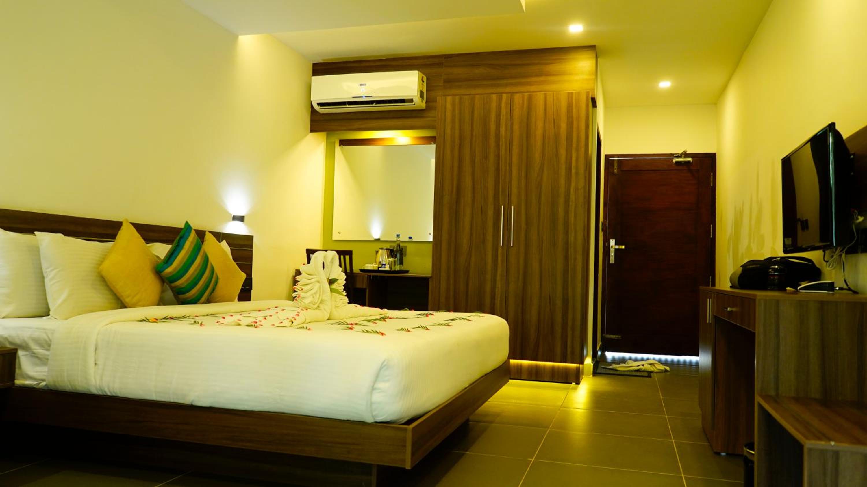 Deluxe Double Room (2 Adults + 1 Child) photo 1