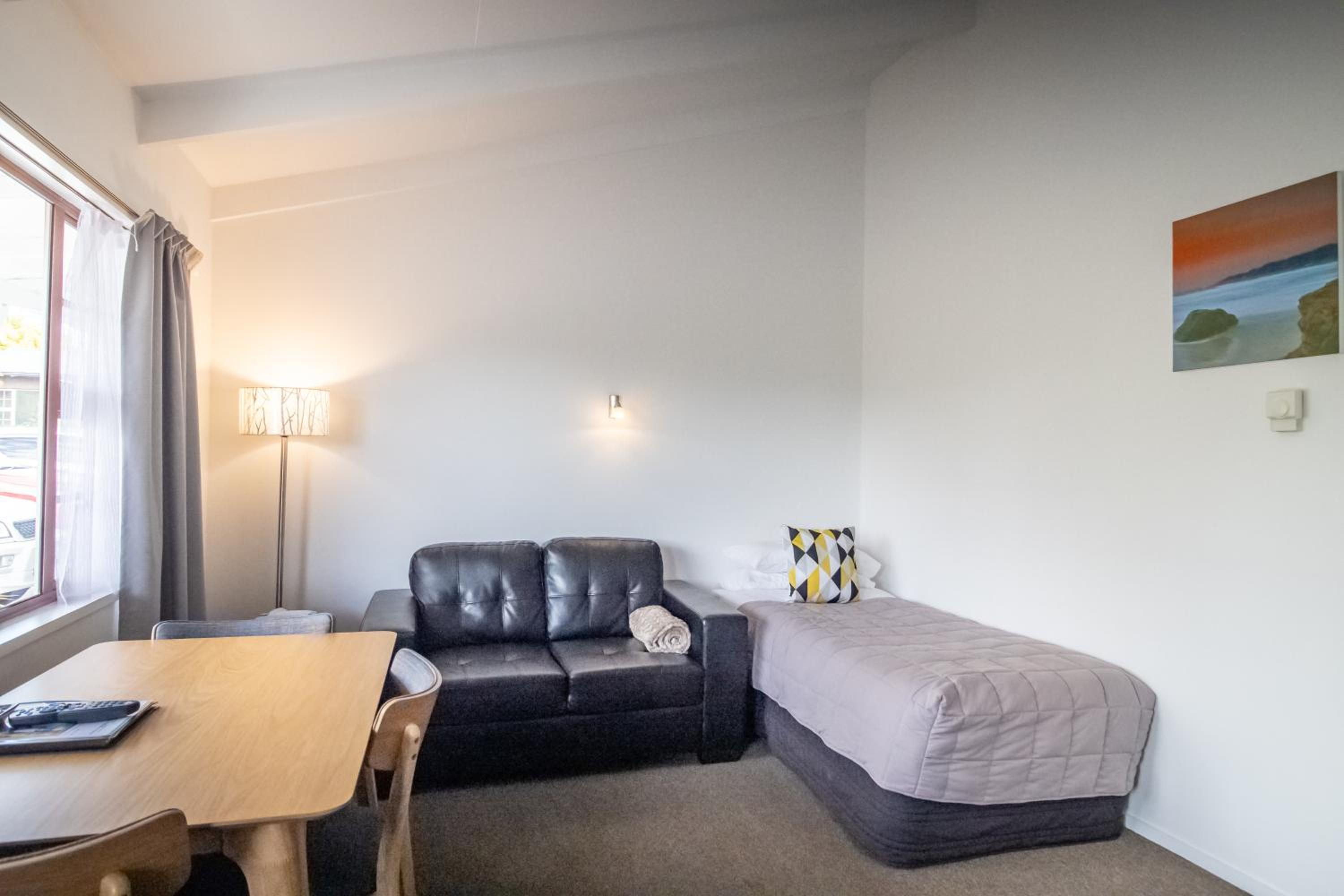 One-Bedroom Apartment - Photo 19