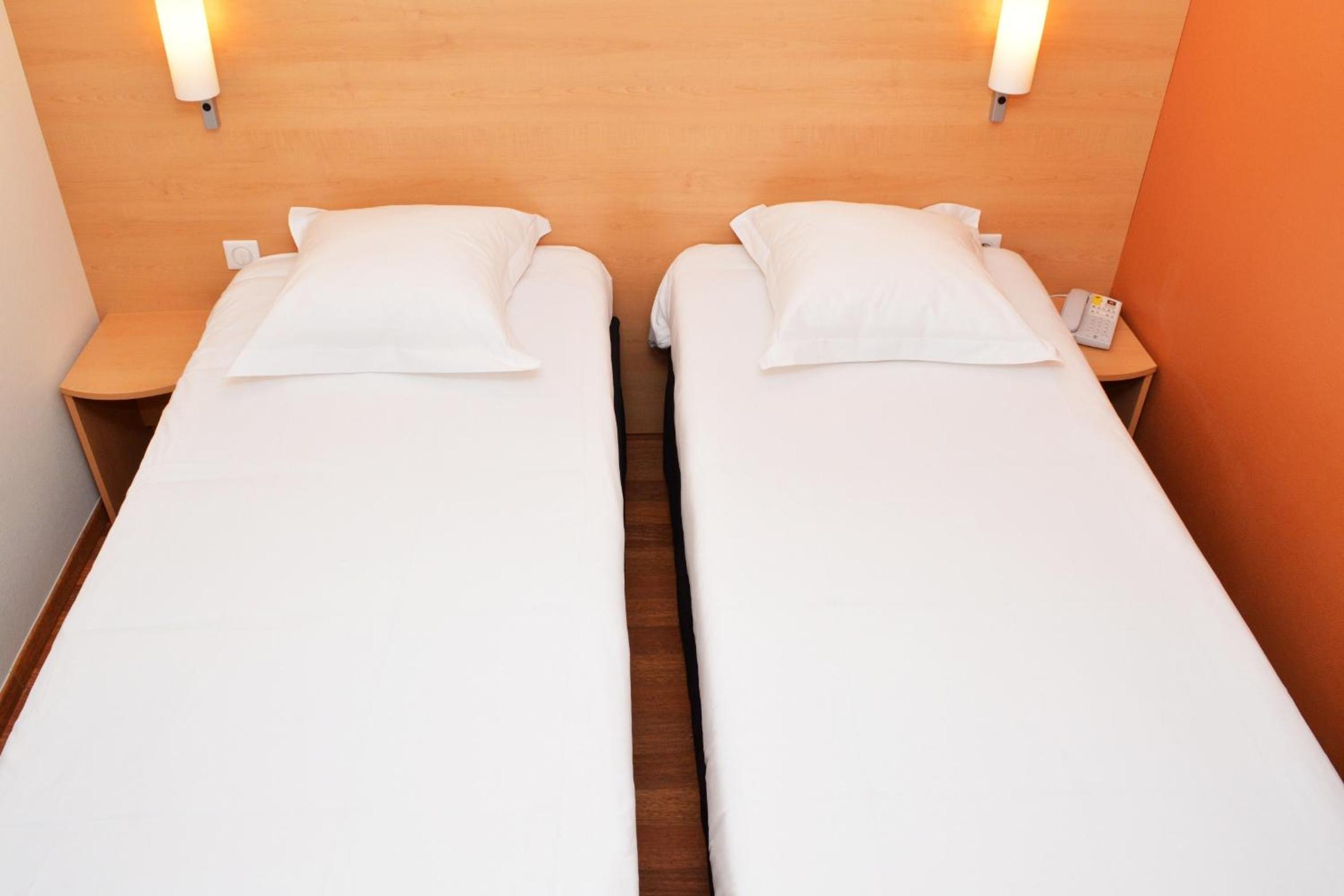 Standard Room with 2 Single Beds