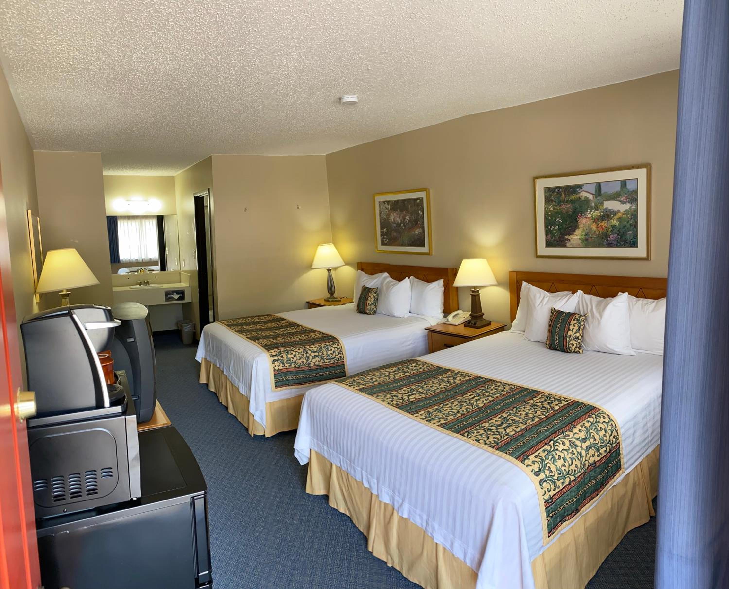 Queen Room with Two Queen Beds- Non Smoking