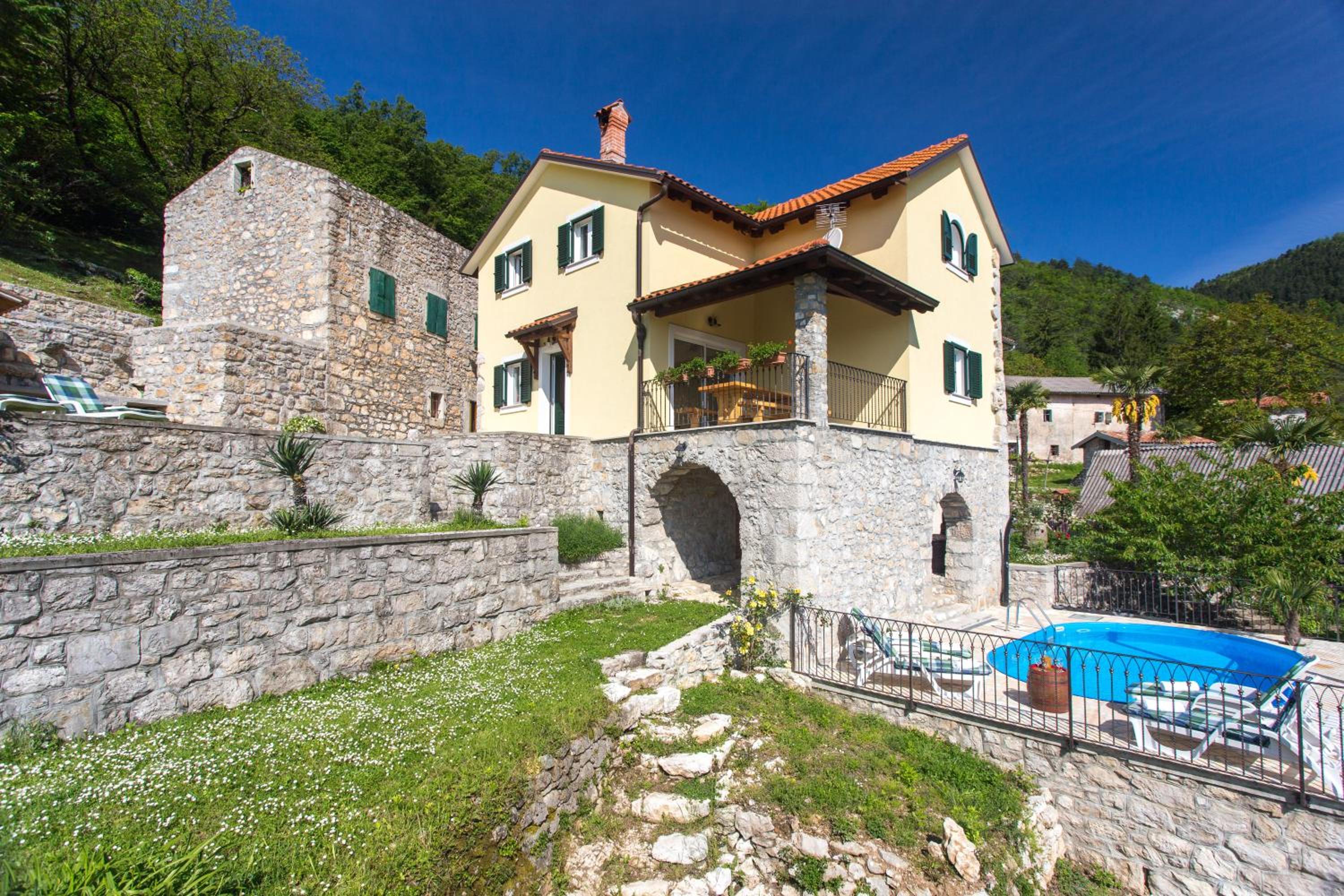 Villa photo 2