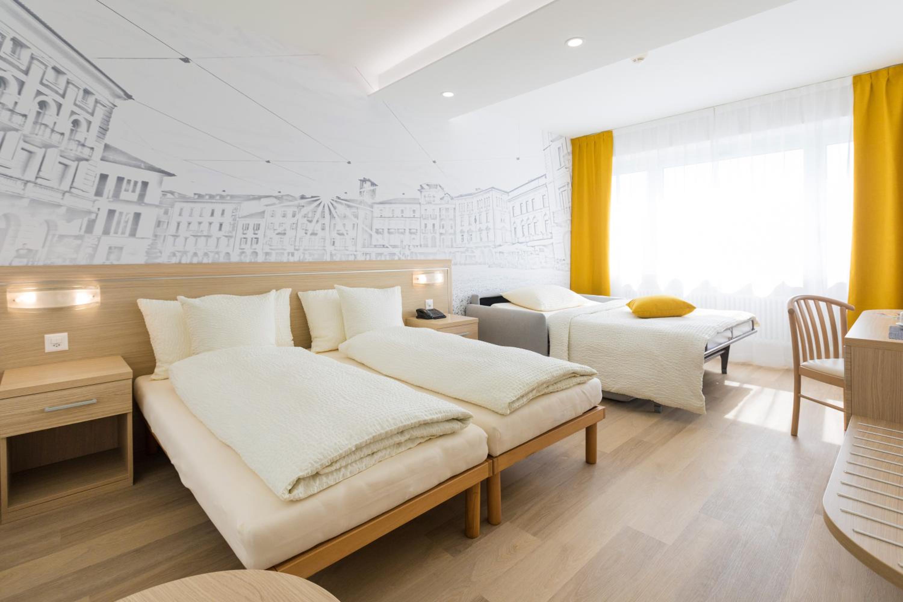 Deluxe Double Room with Balcony photo 3