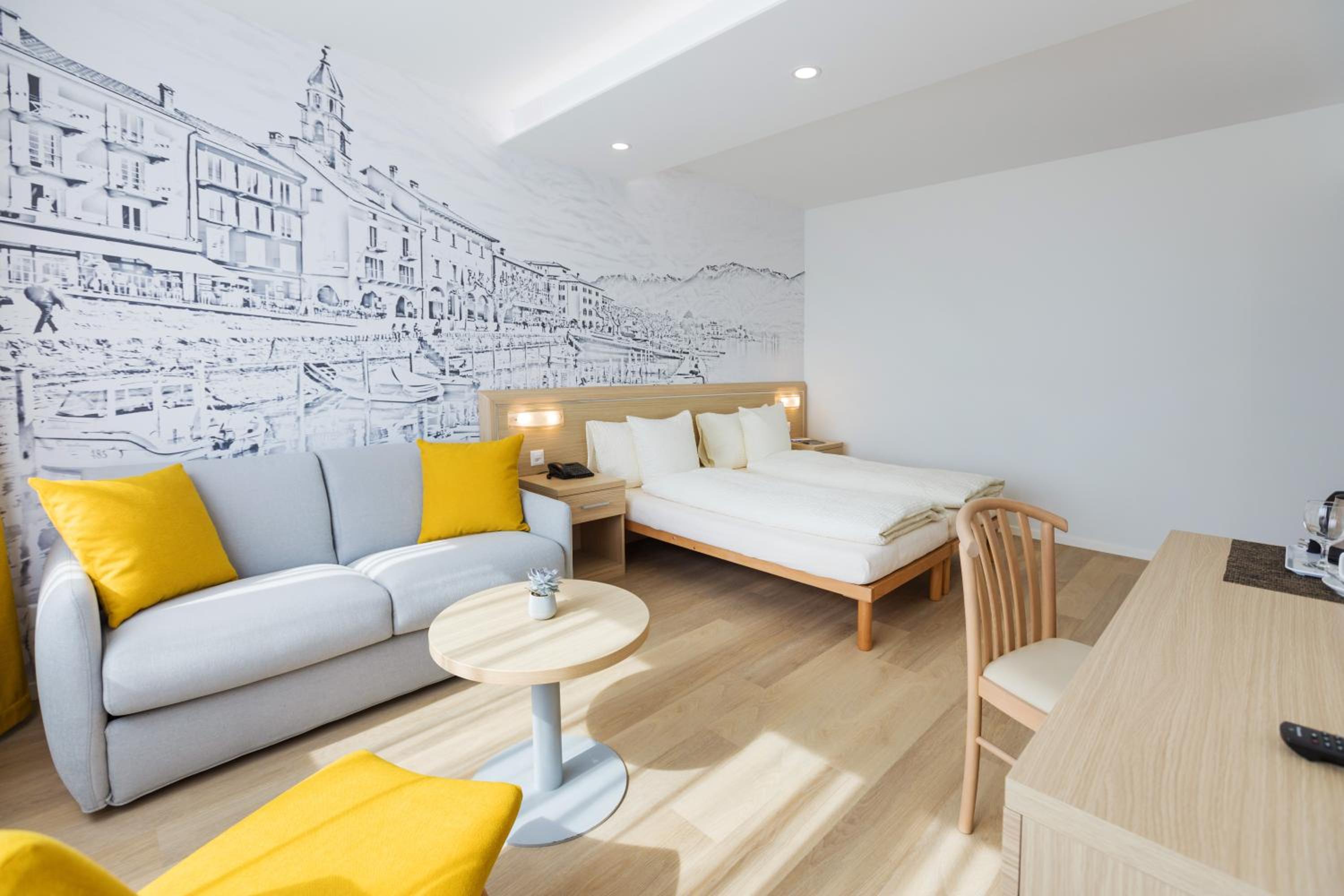 Deluxe Double Room with Balcony photo 2