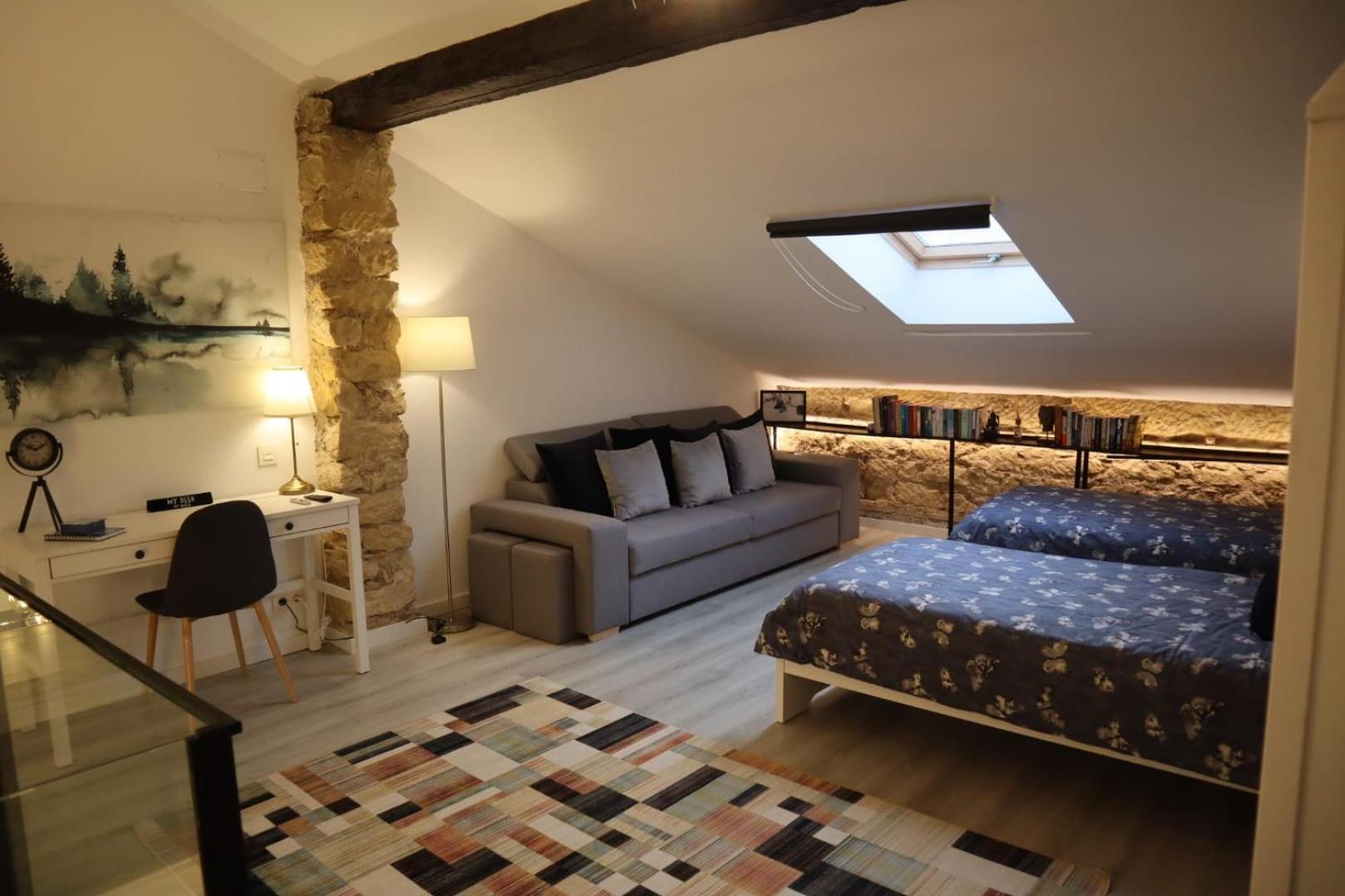 Two-Bedroom House - Photo 28