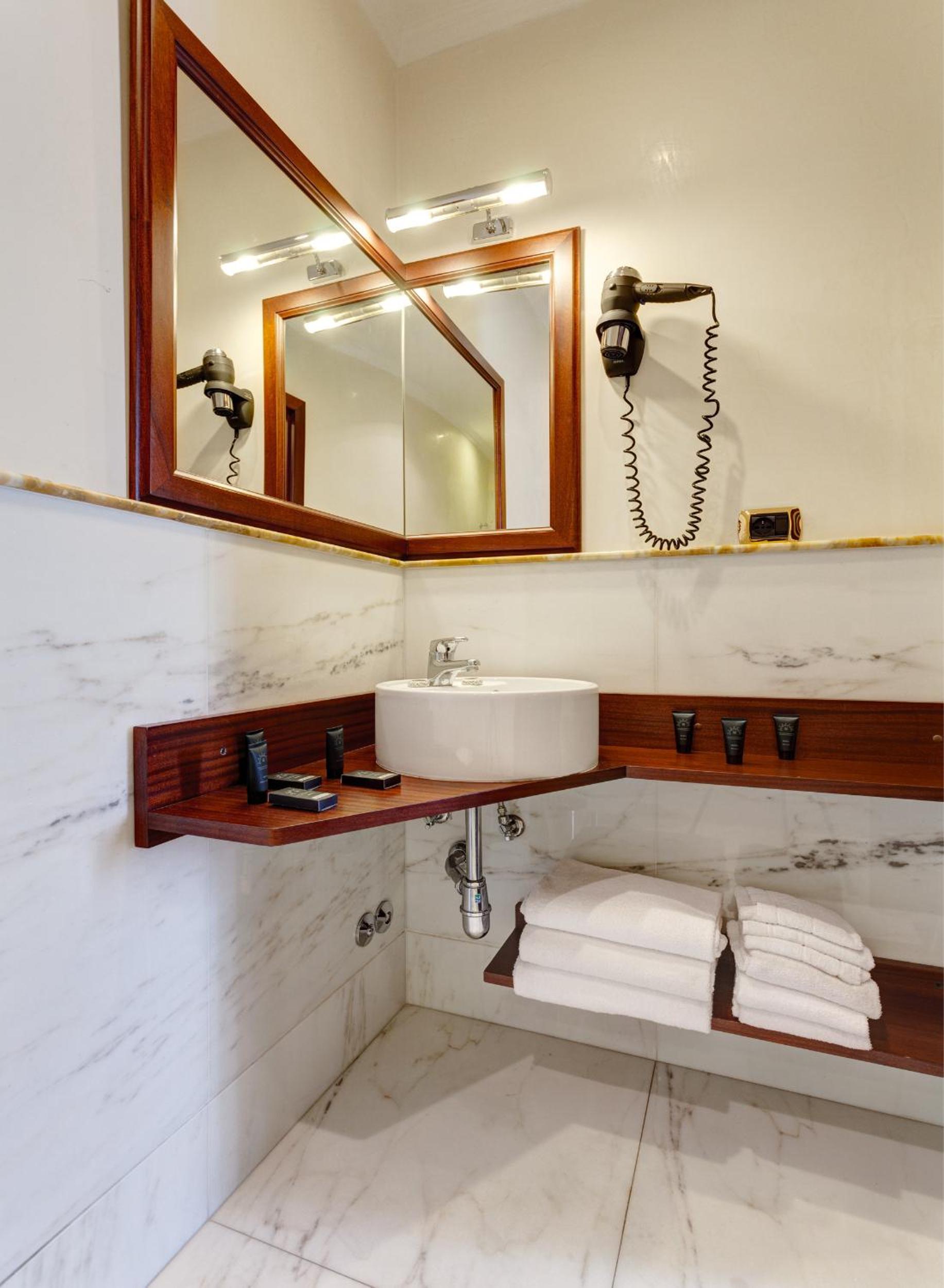 Superior Triple Room photo 2