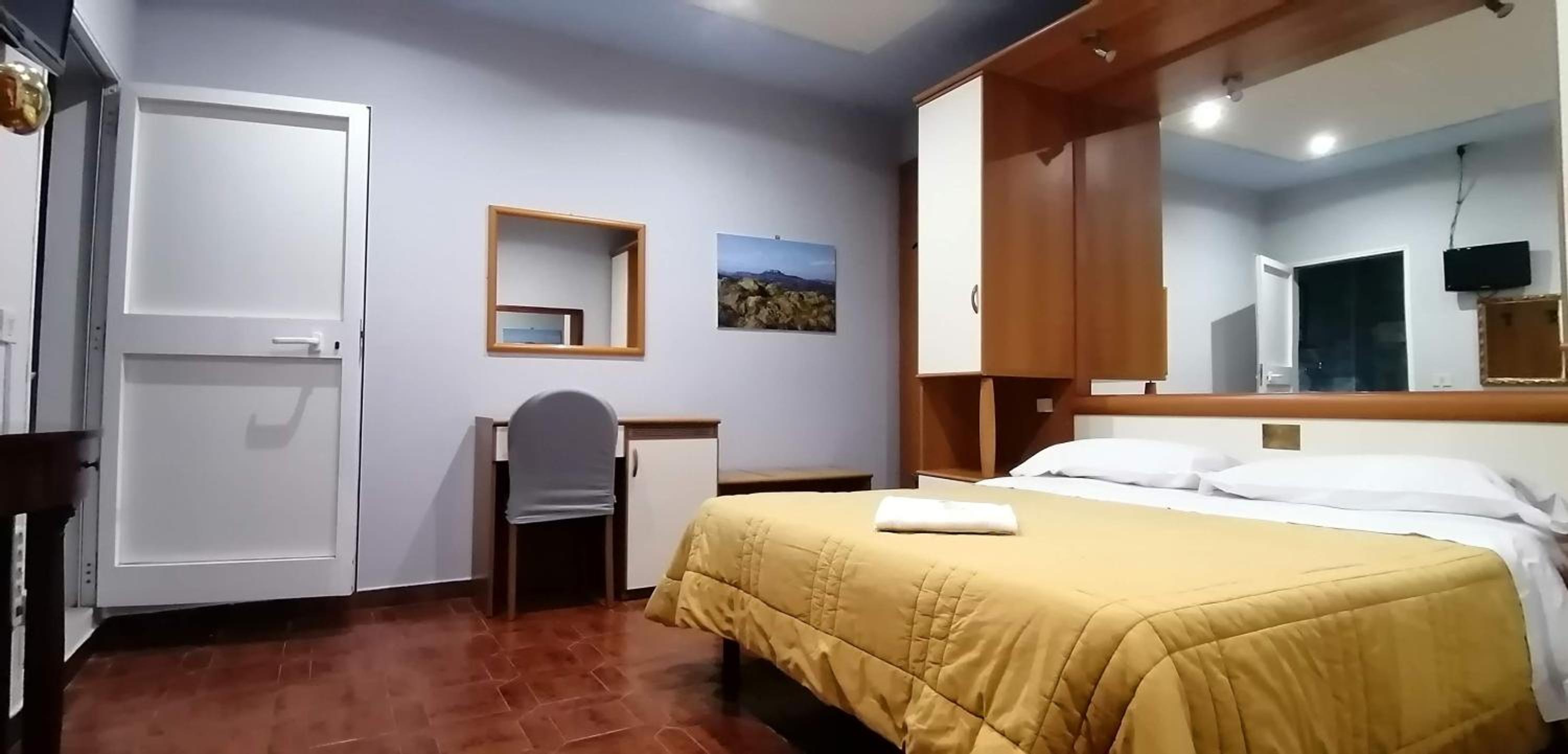 Economy Double Room photo 2