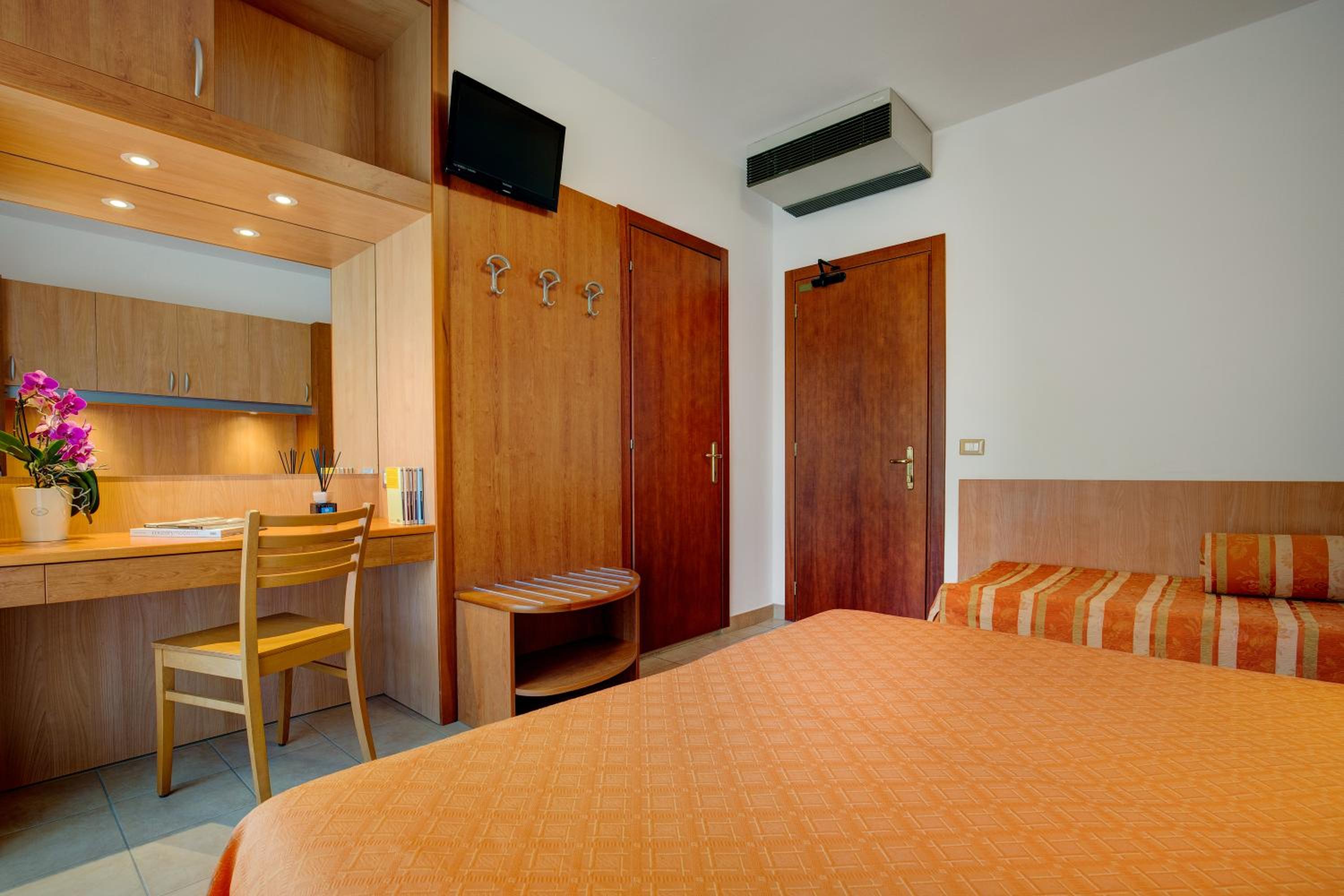 Double or Twin Room photo 3