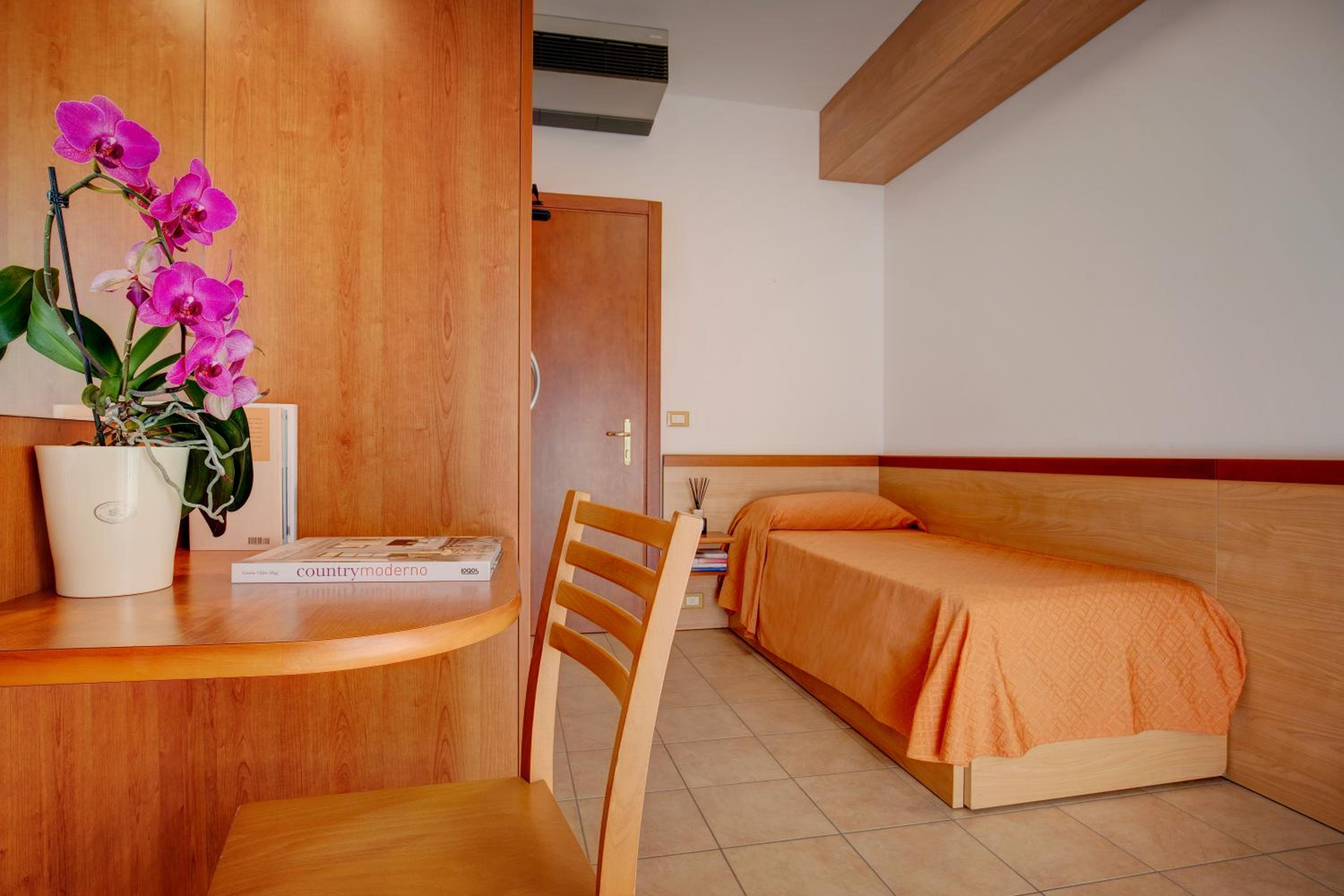 Single Room photo 3