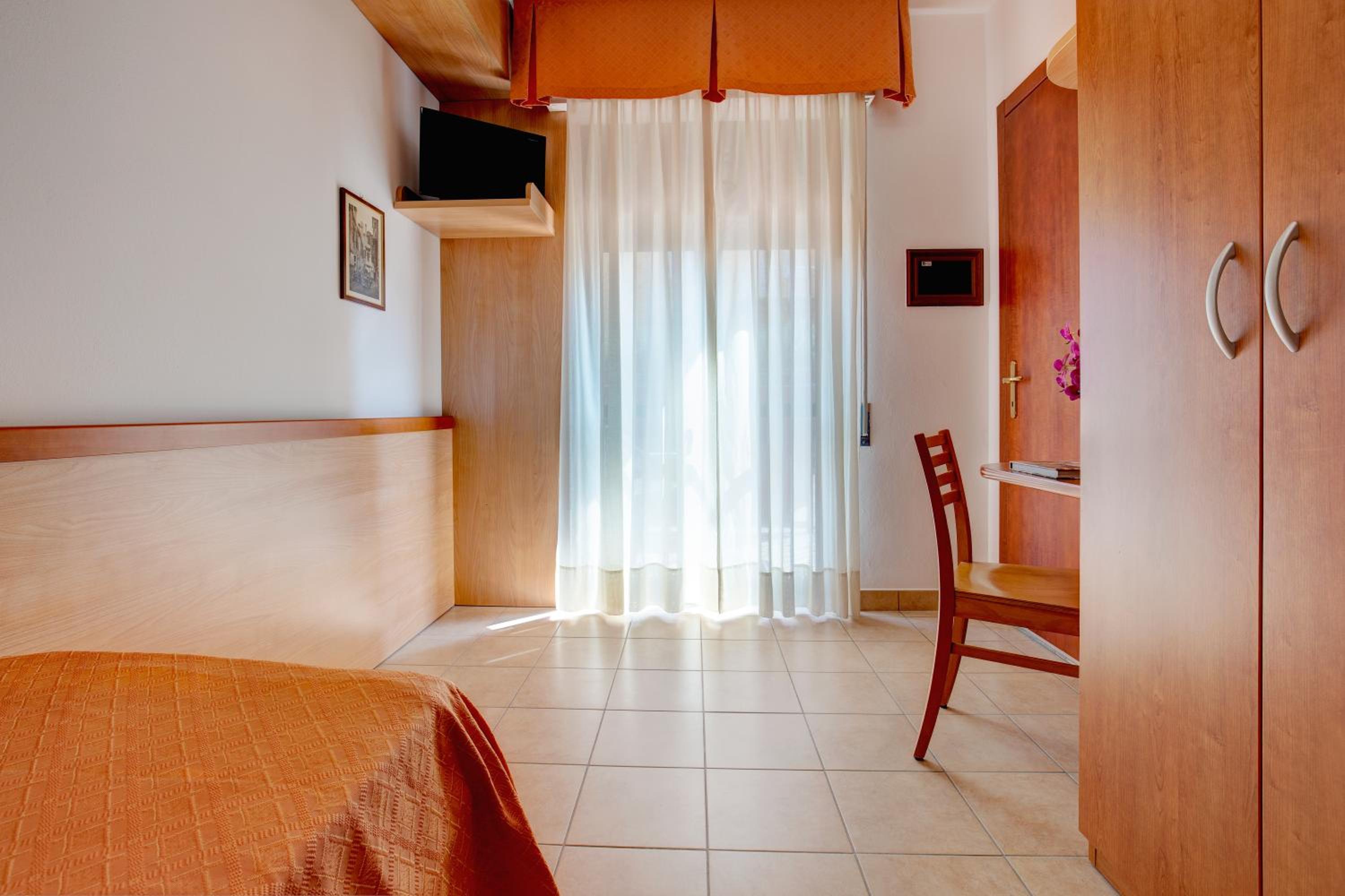 Single Room photo 2