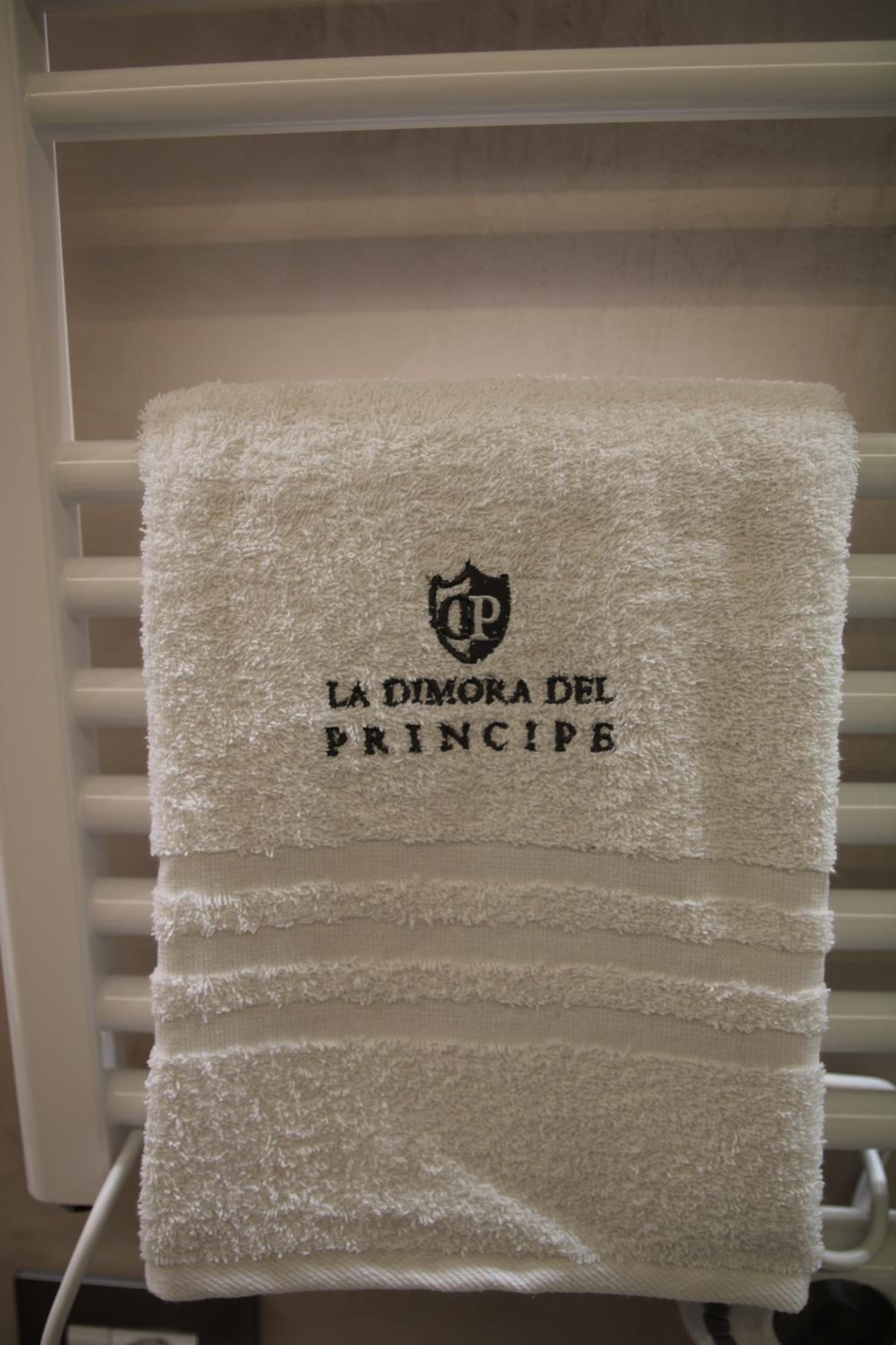 Deluxe Room - Photo 9