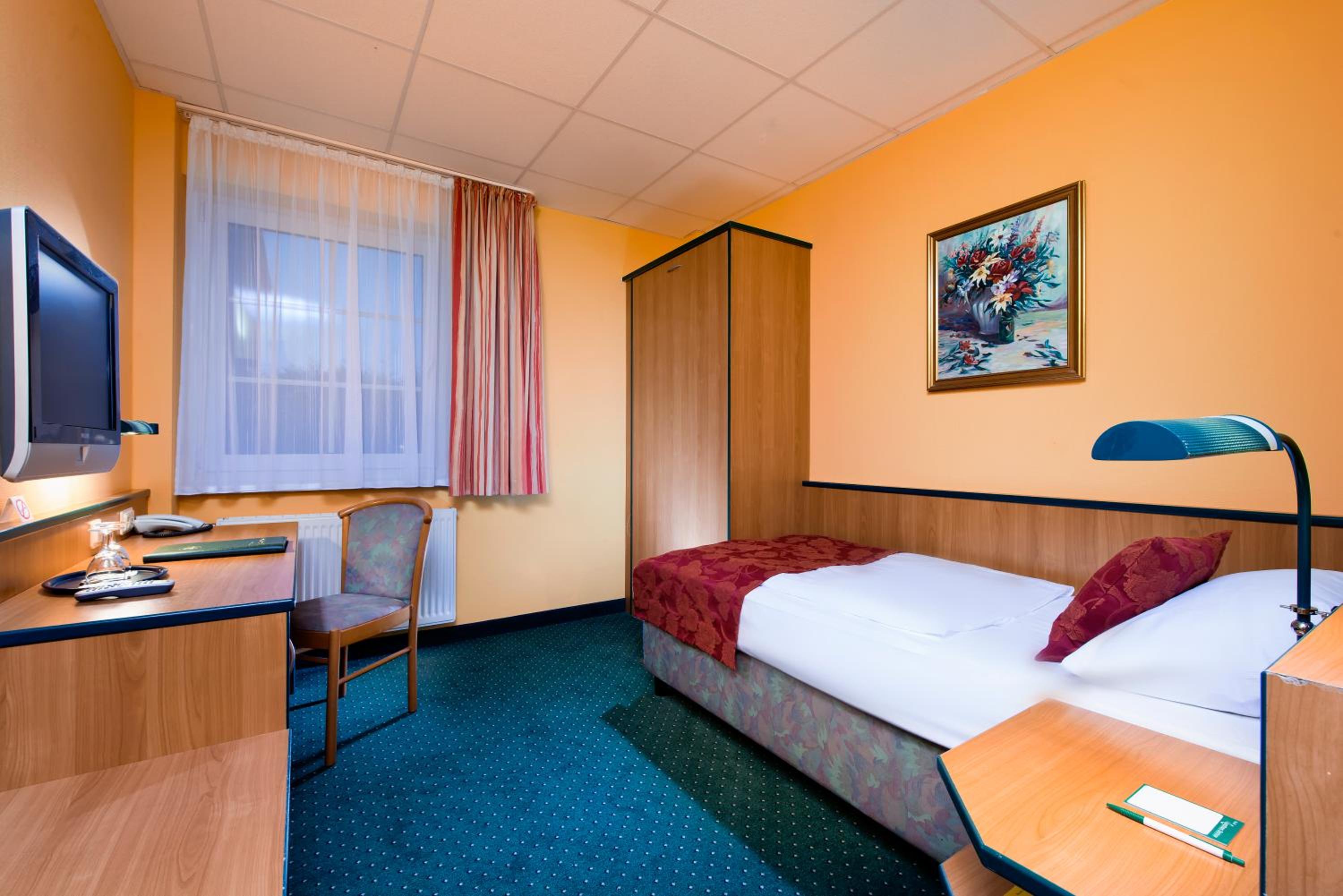 Single Room photo 2