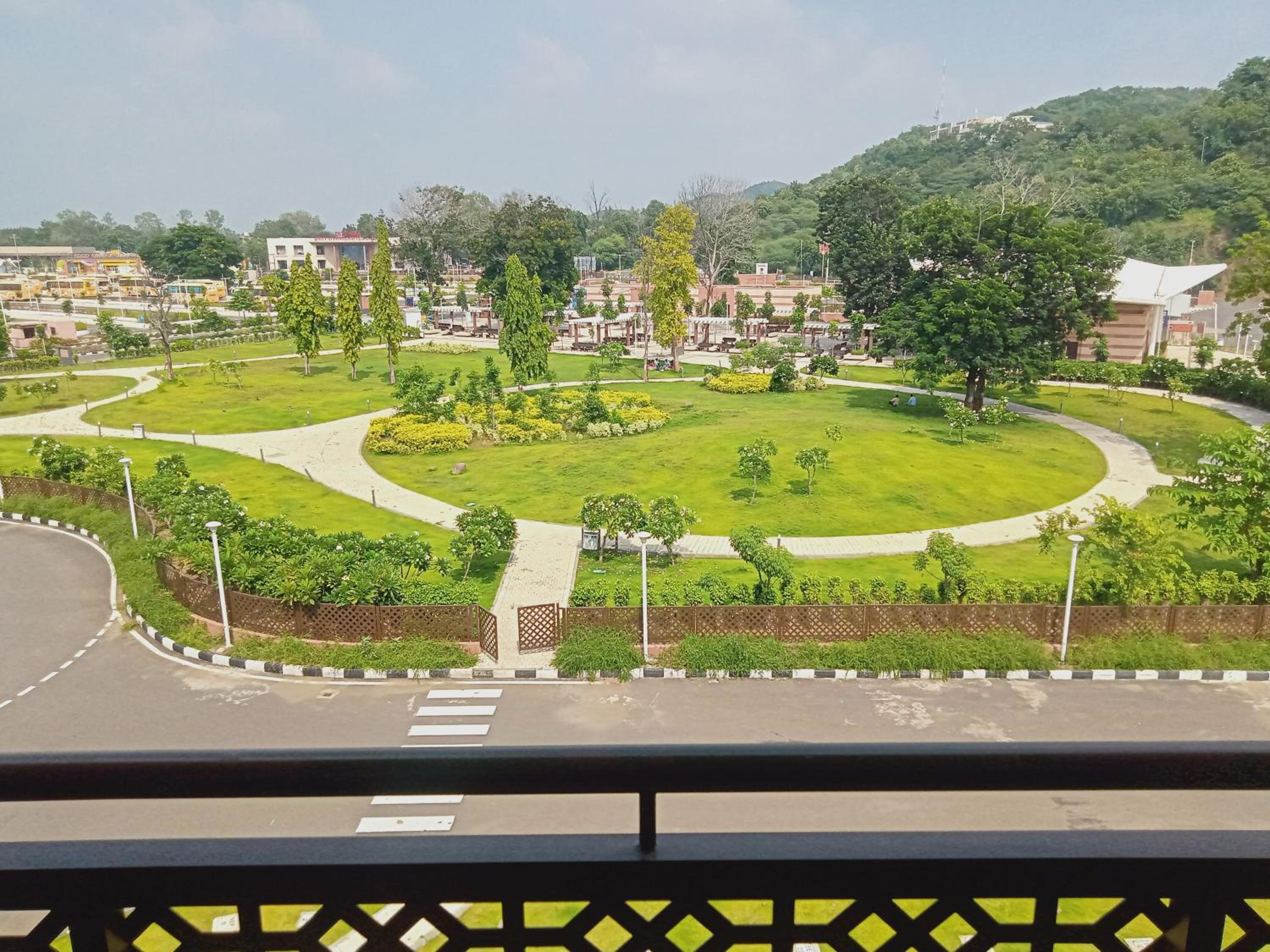 Superior King Room with Garden View - Non-Smoking - Photo 4