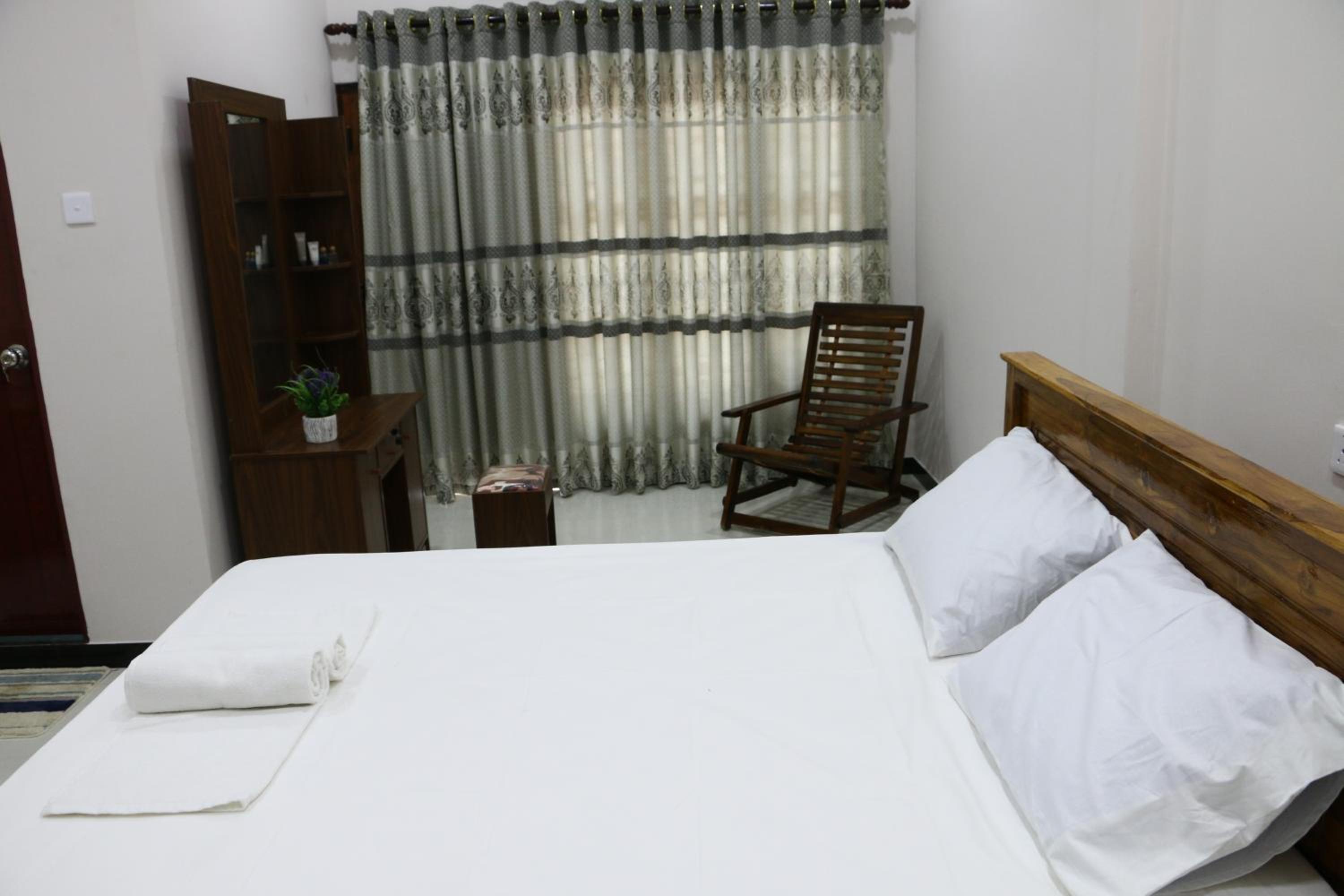 Double Room with Balcony (2 Adults + 1 Child) photo 2