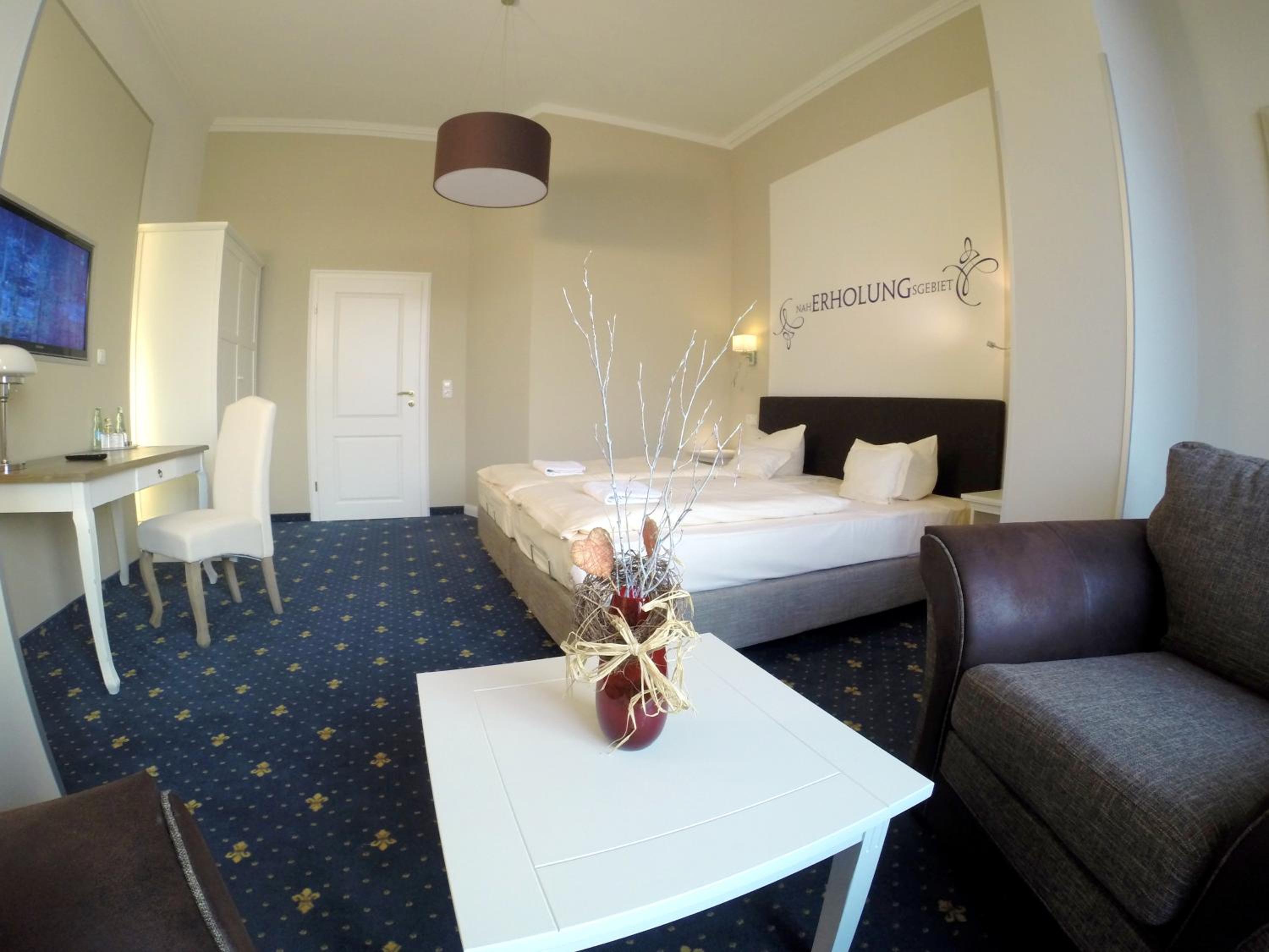 Large Double Room photo 1