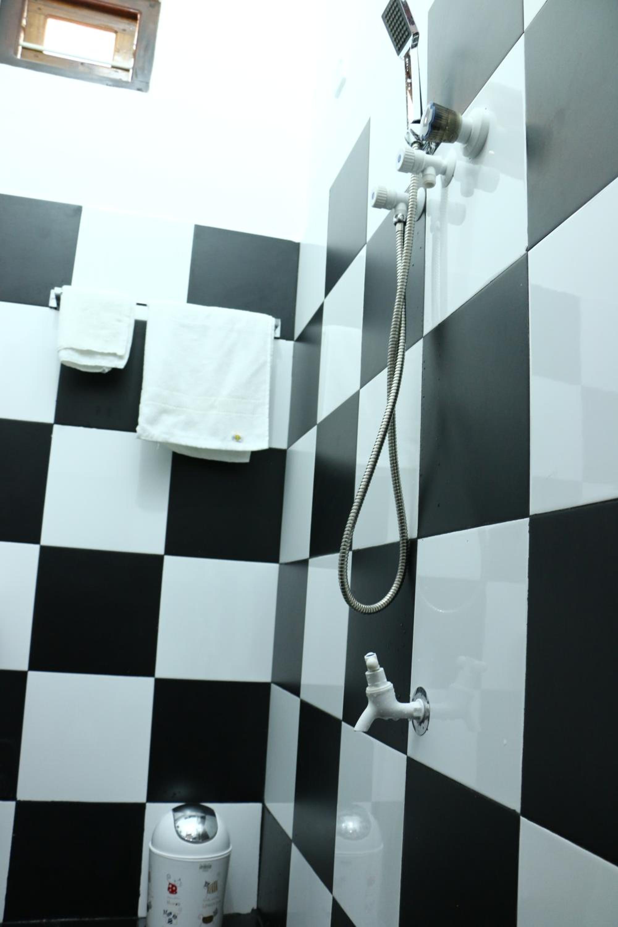 Single Room with Private Bathroom photo 2