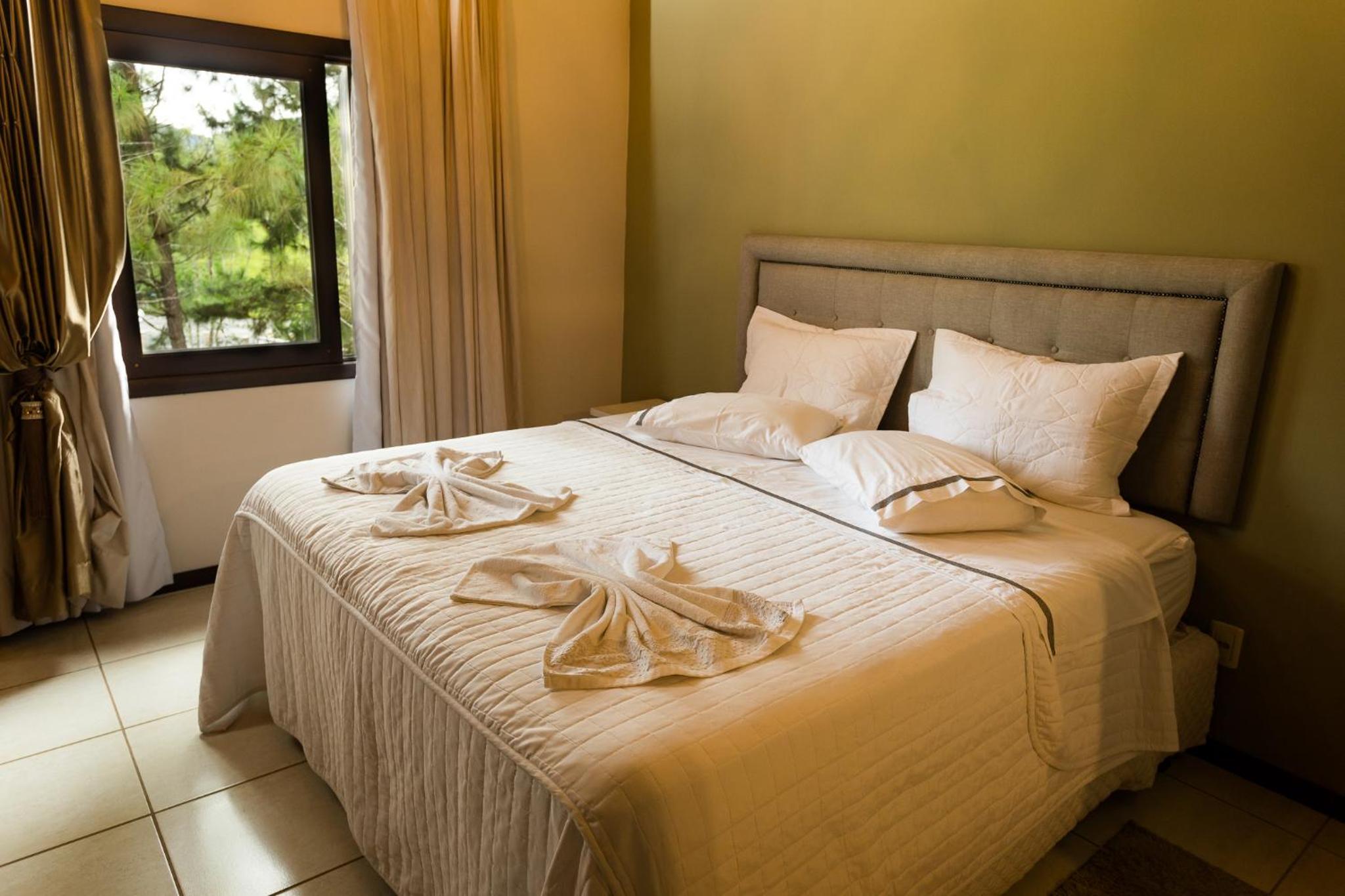 Deluxe Suite with Spa Bath photo 2