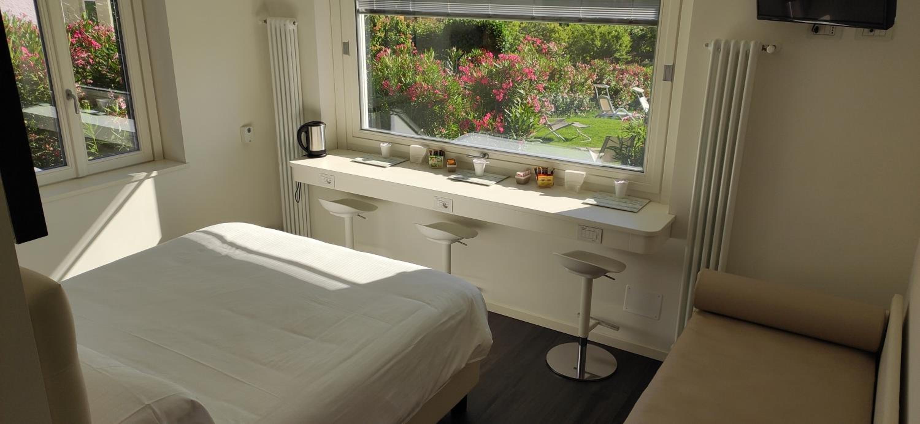 Double Room with Garden View - Photo 18