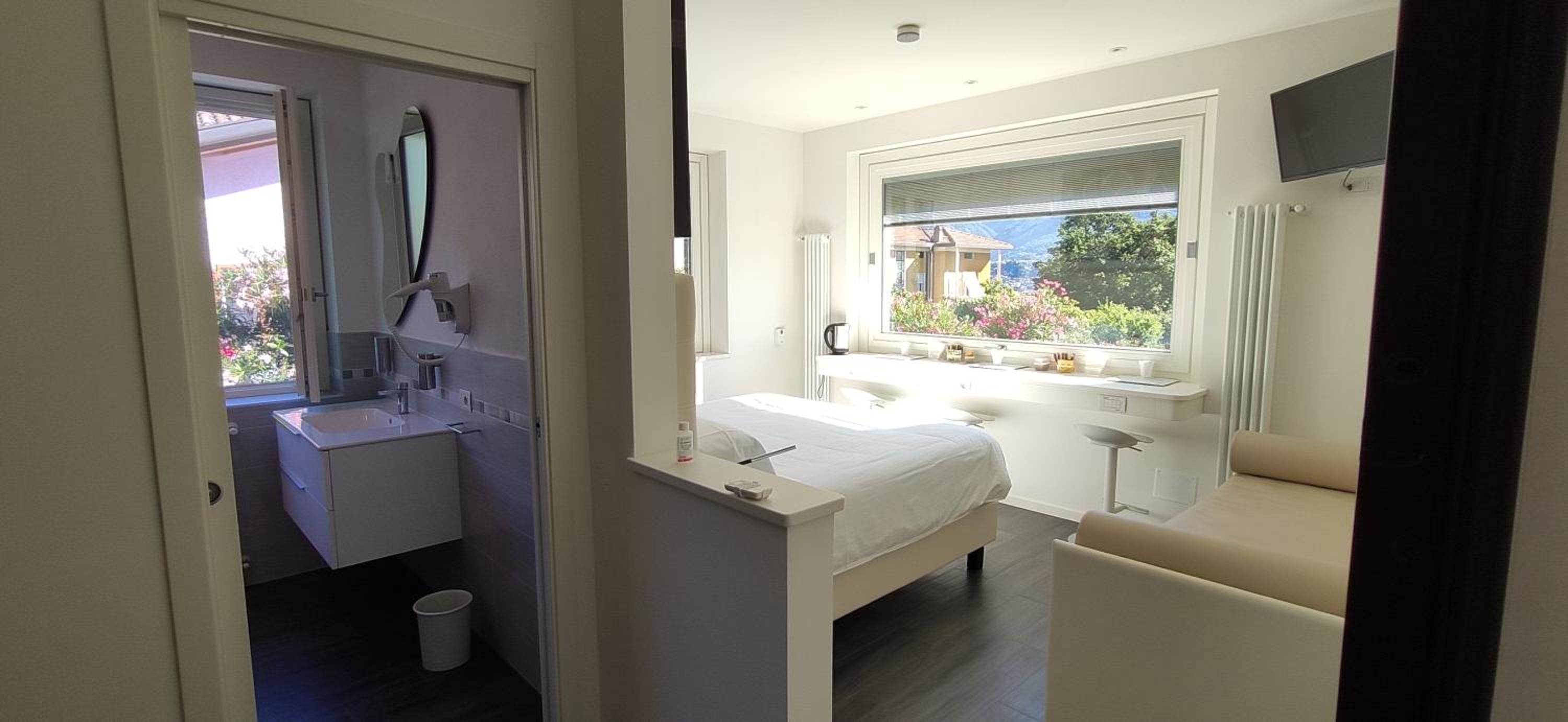 Double Room with Garden View - Photo 36
