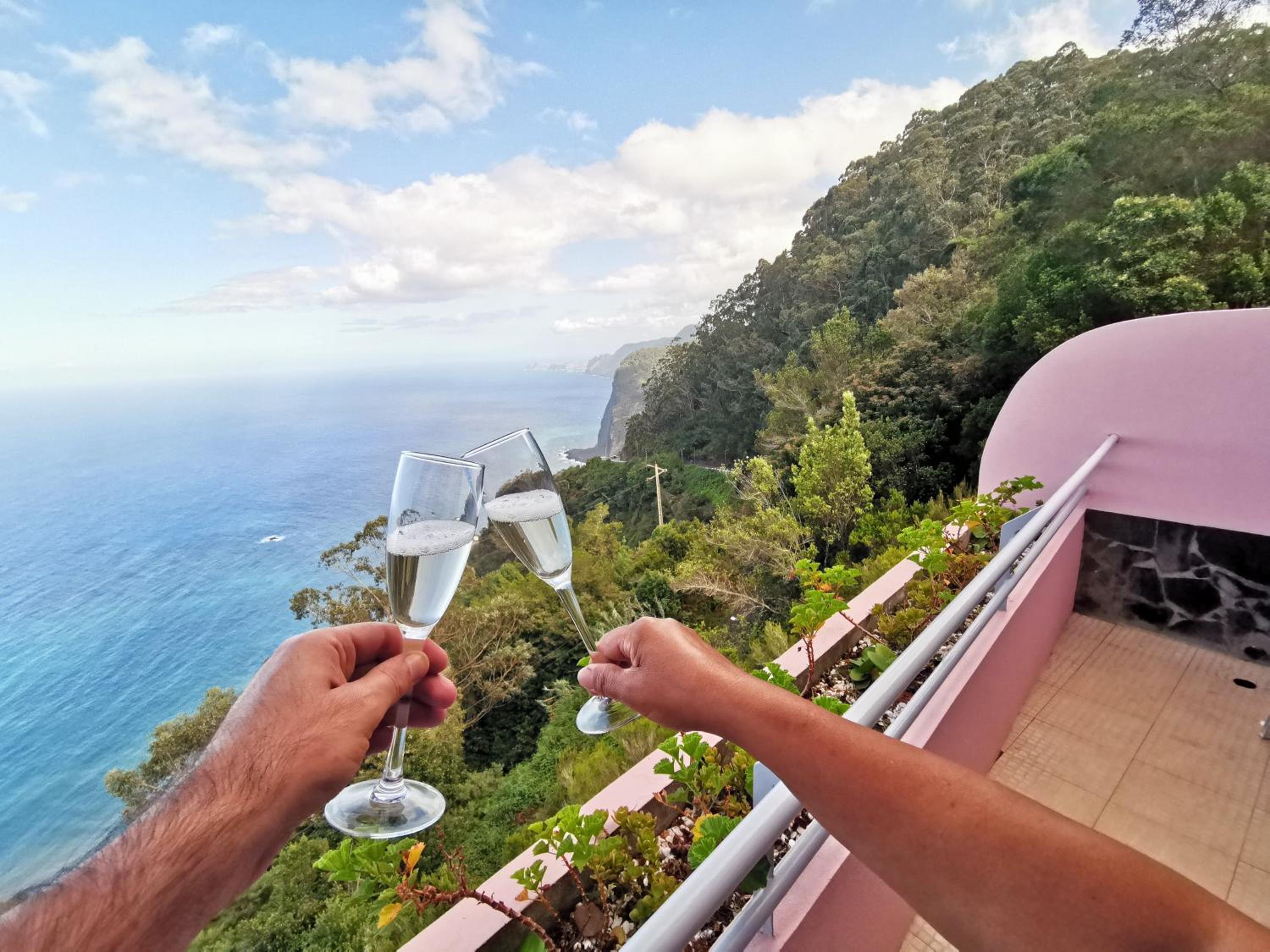 Double Room with Balcony and Sea View - Photo 19