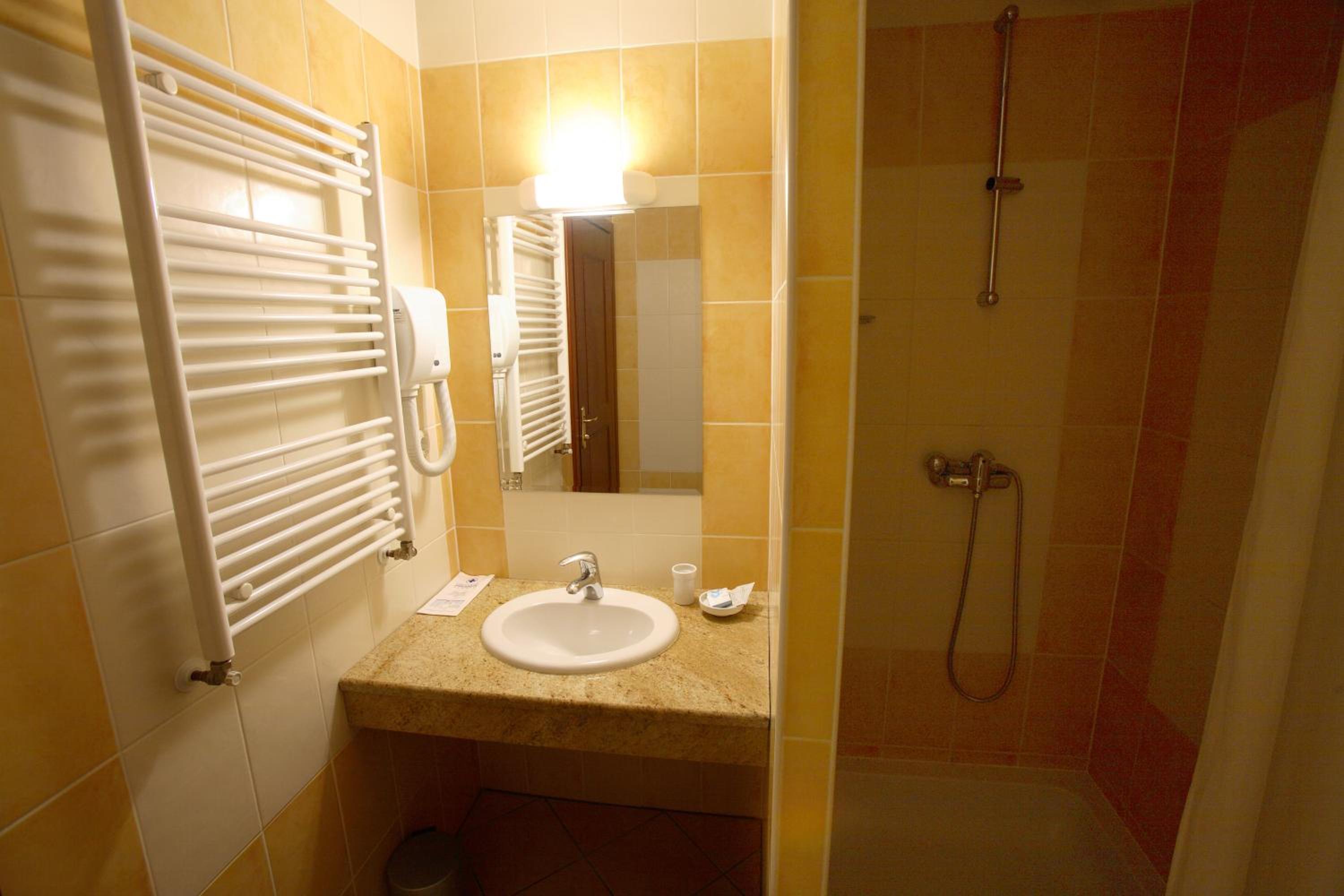 Single Room photo 2