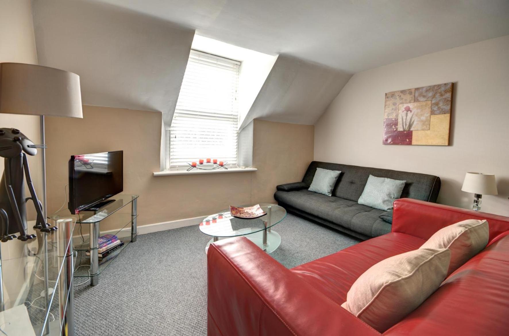 Three-Bedroom Apartment - Photo 16