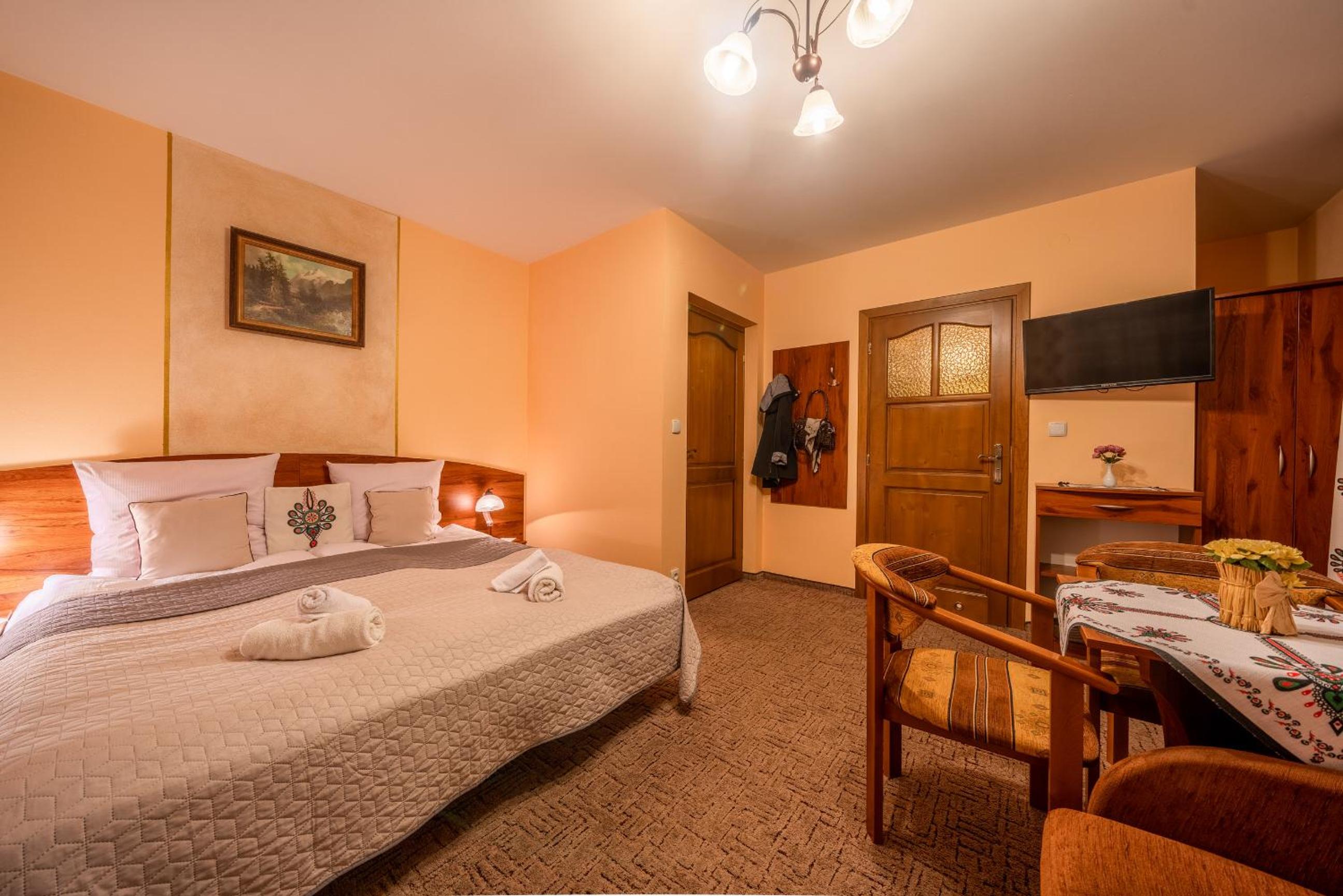 Double Room with Balcony (2 Adults + 1 Child) - Photo 21
