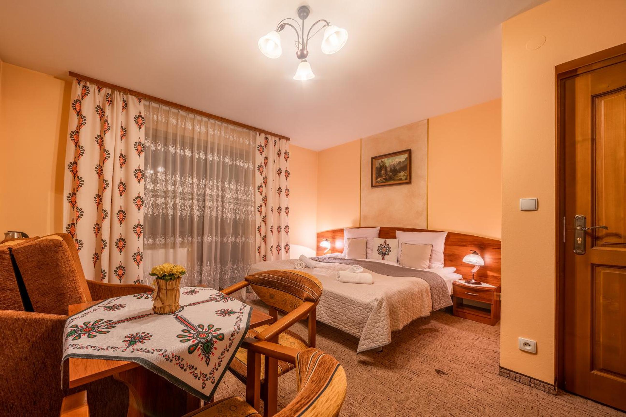 Double Room with Balcony (2 Adults + 1 Child) - Photo 19