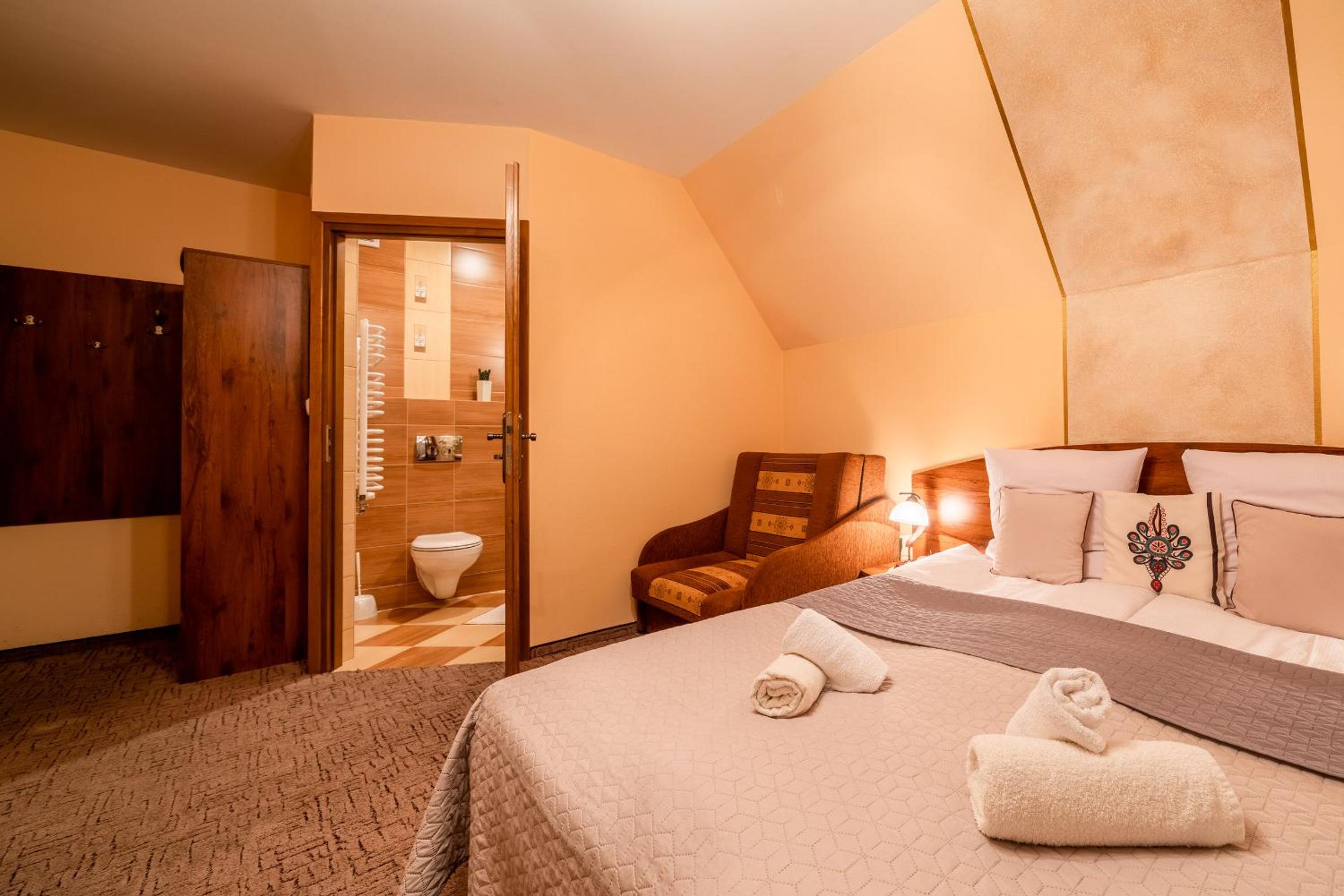 Double Room with Balcony (2 Adults + 1 Child) - Photo 27
