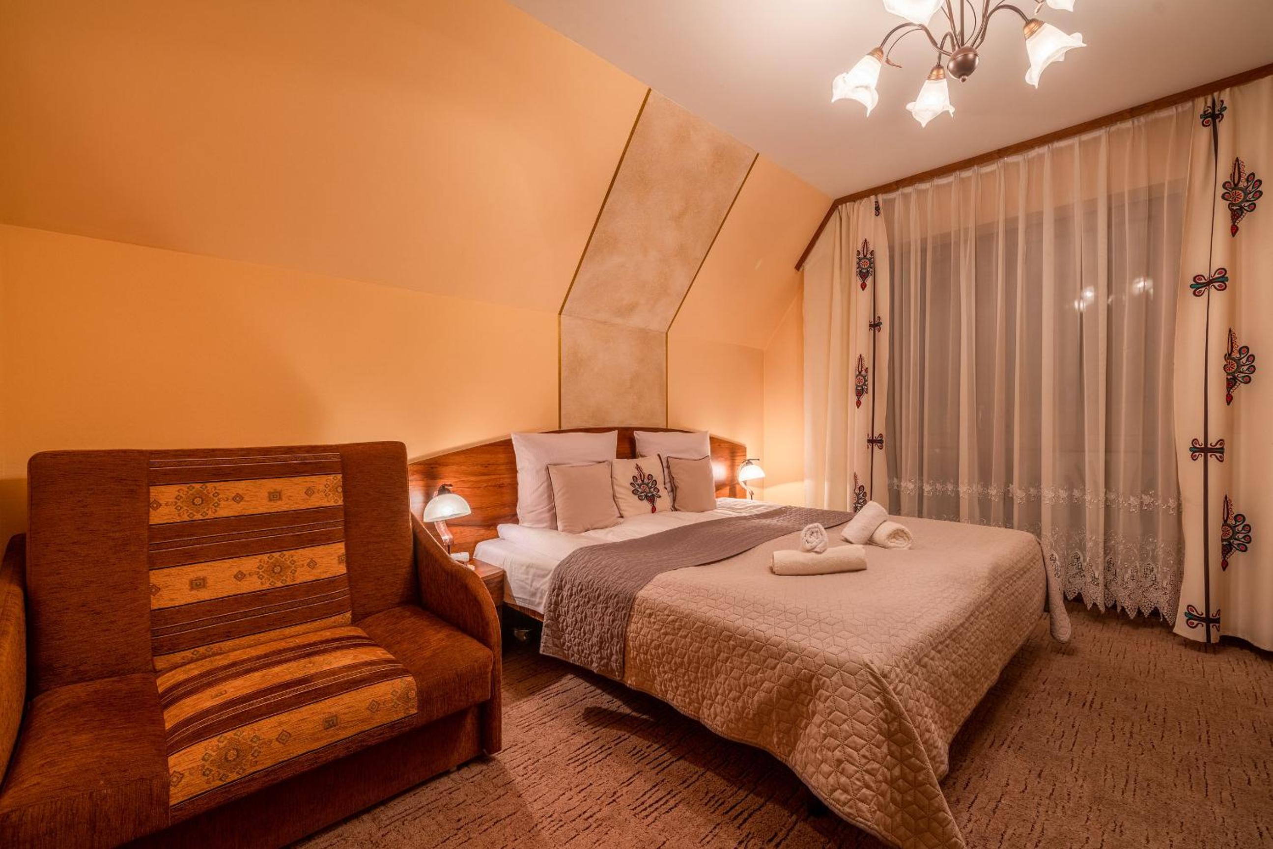 Double Room with Balcony (2 Adults + 1 Child) - Photo 28