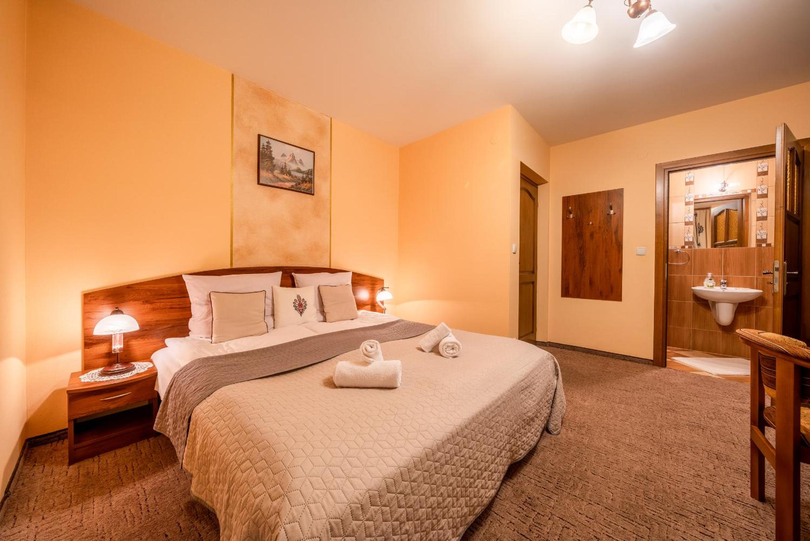 Double Room with Balcony (2 Adults + 1 Child) - Photo 8